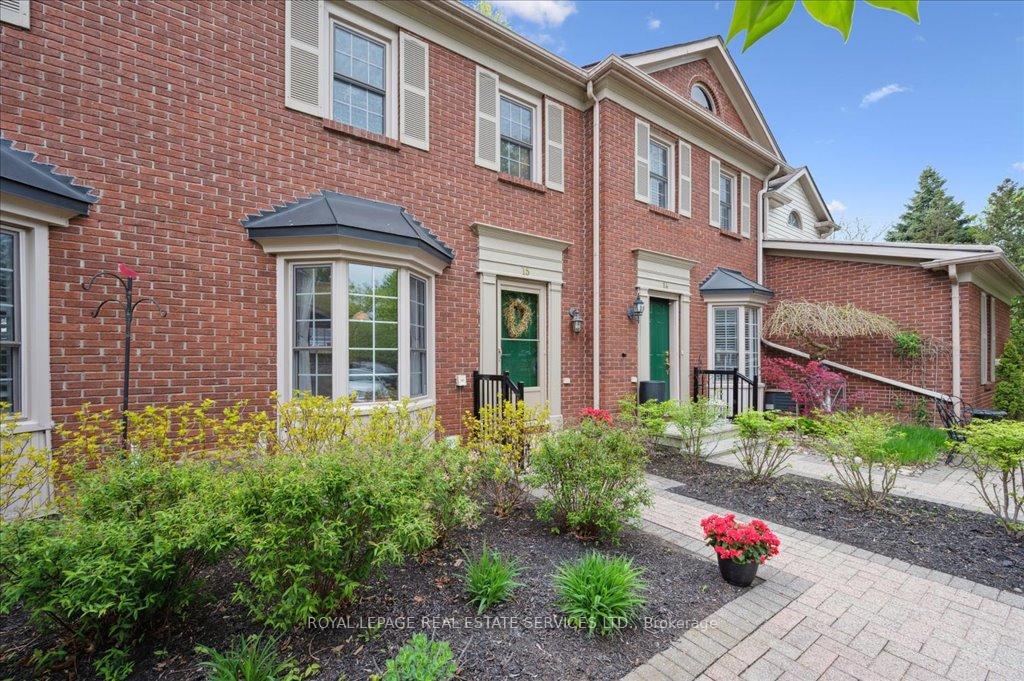 2 Bedrooms Condo at 1275 Maple Crossing, Burlington For sale