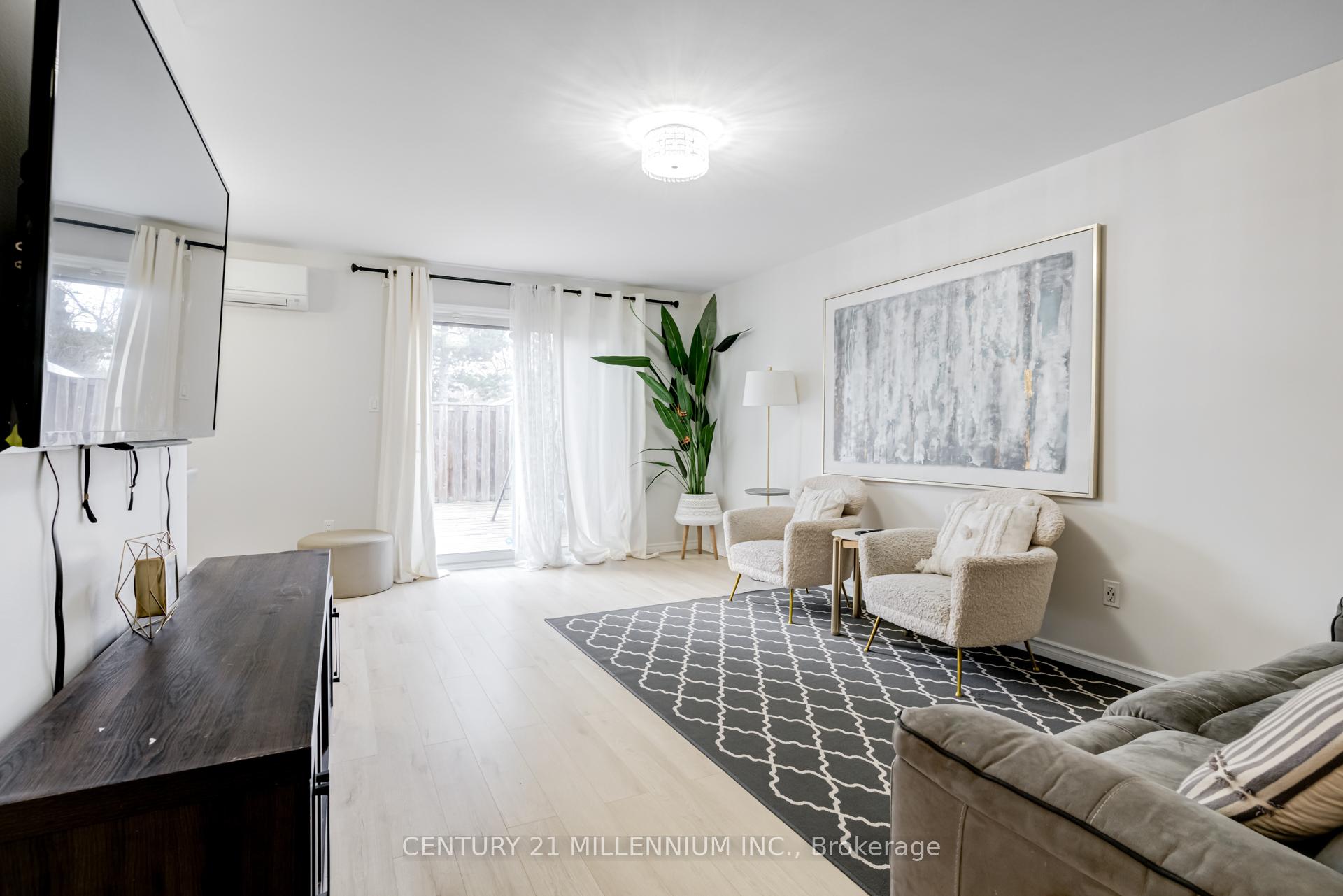 3 Bedrooms Condo at 6797 Formentera, Mississauga For sale