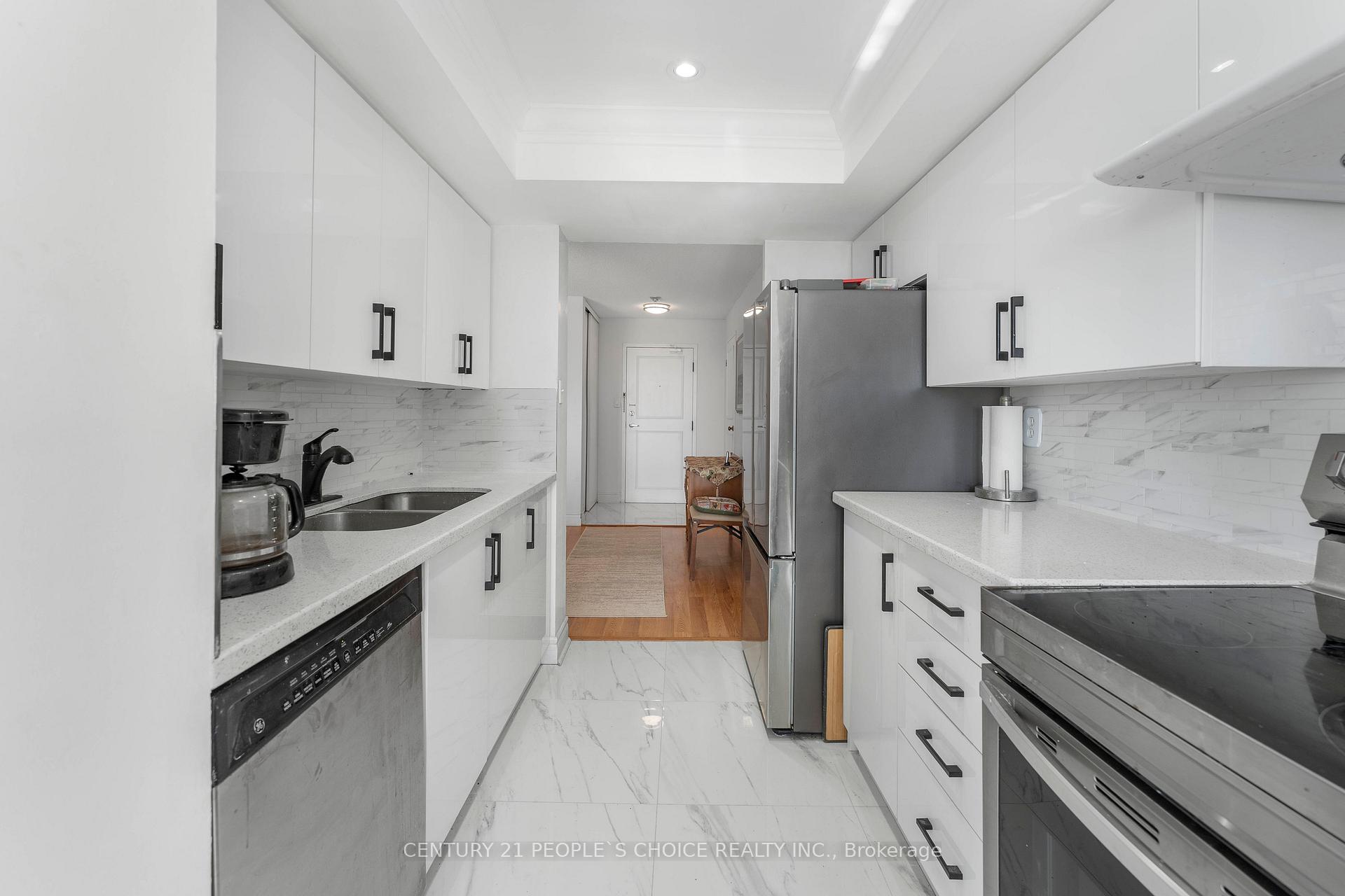 2 Bedrooms Condo at 3 Rowntree, Toronto For sale