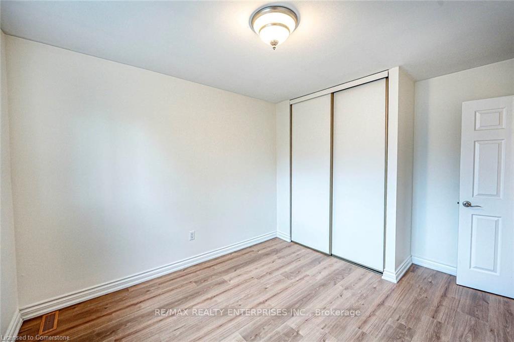4 Bedrooms Condo at 1050 Shawnmarr, Mississauga For sale