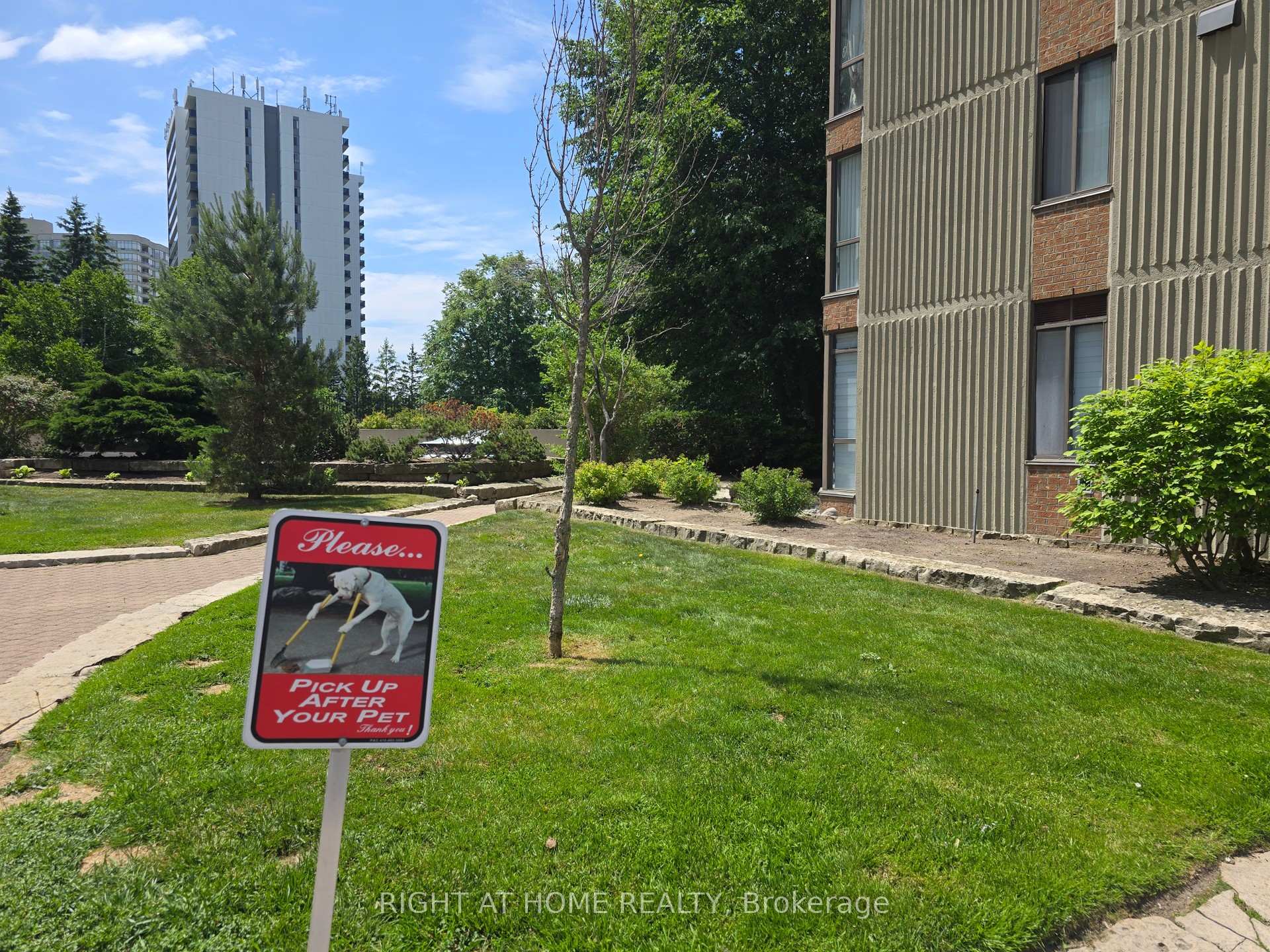 3 Bedrooms Condo at 75 Bamburgh, Toronto For sale