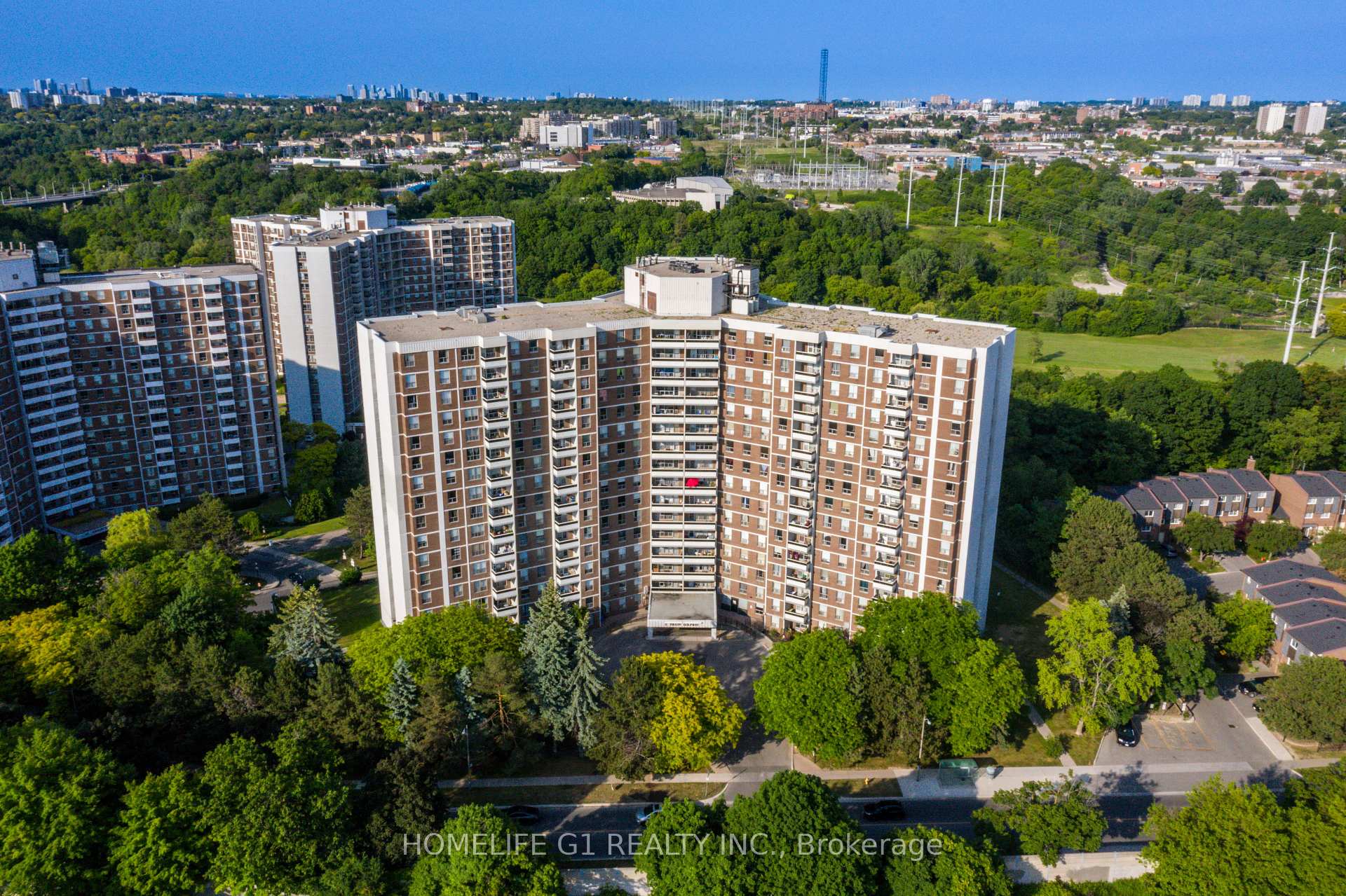 3 Bedrooms Condo at 5 Shady, Toronto For sale