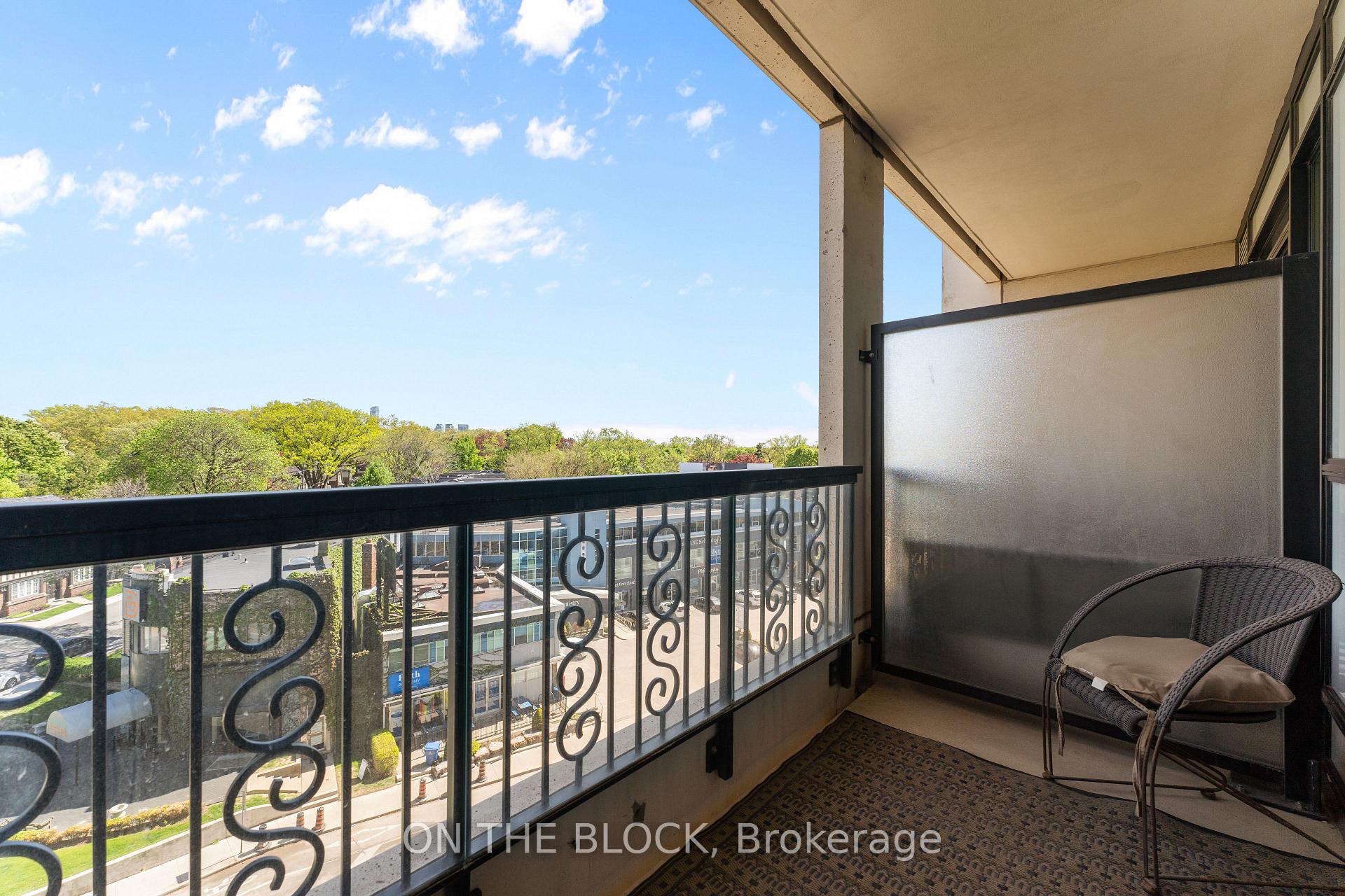 2 Bedrooms Condo at 1 Old Mill, Toronto For sale