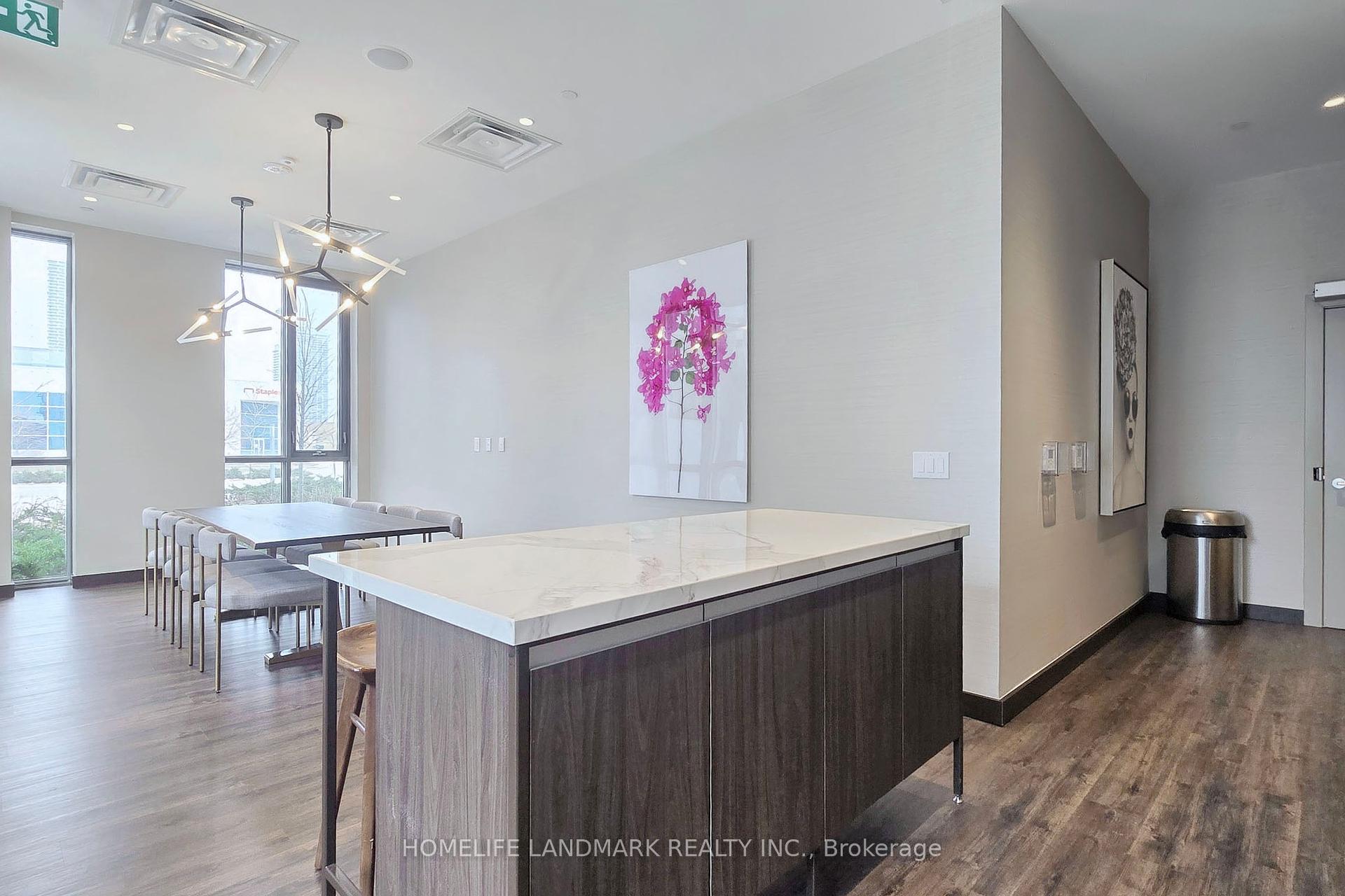 2 Bedrooms Condo at 60 Honeycrisp, Vaughan For sale