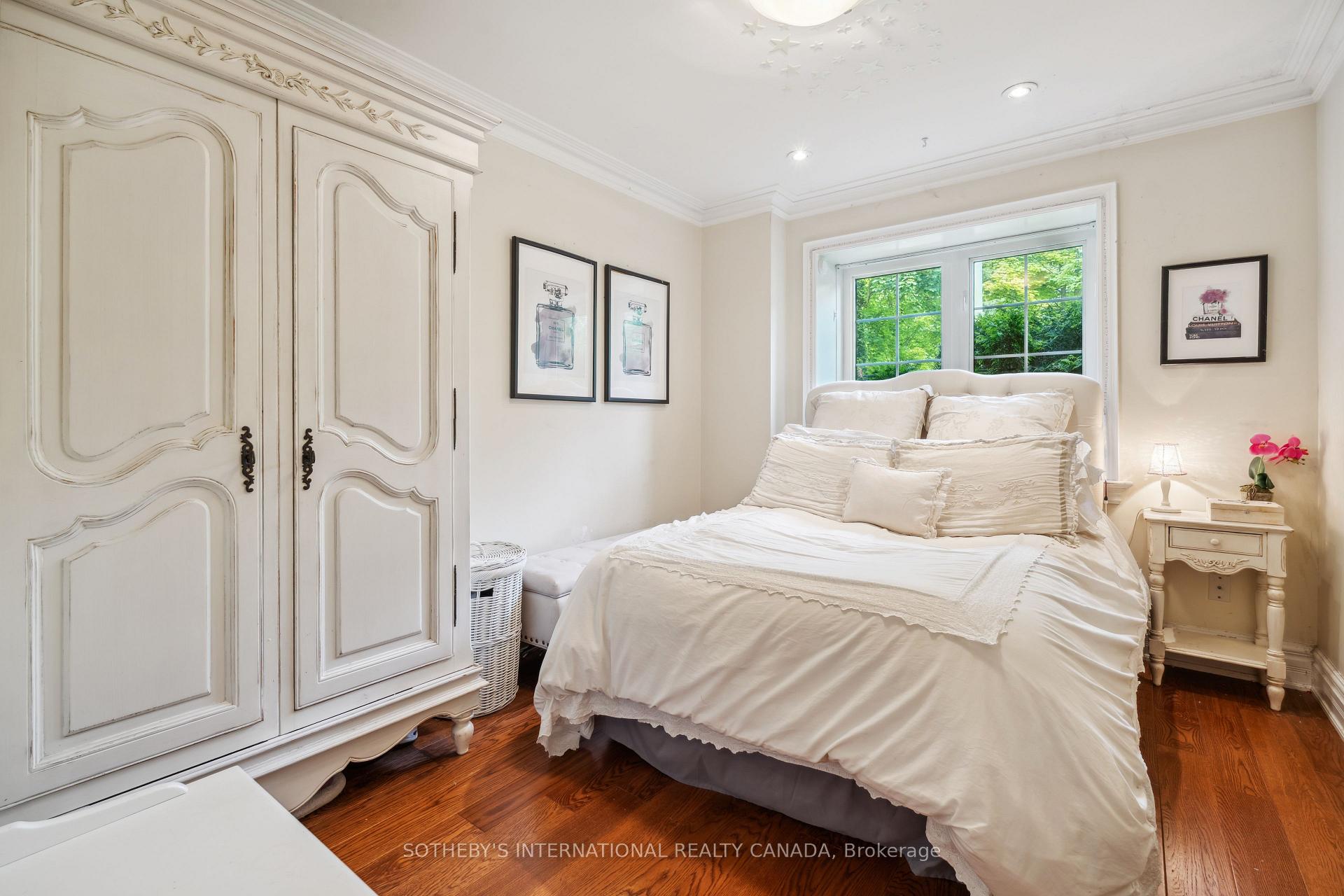 3 Bedrooms Condo at 16 Relmar, Toronto For sale