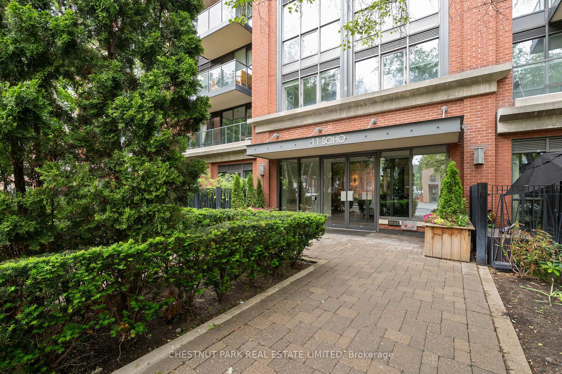 3 Bedrooms Condo at 11 Soho, Toronto For sale