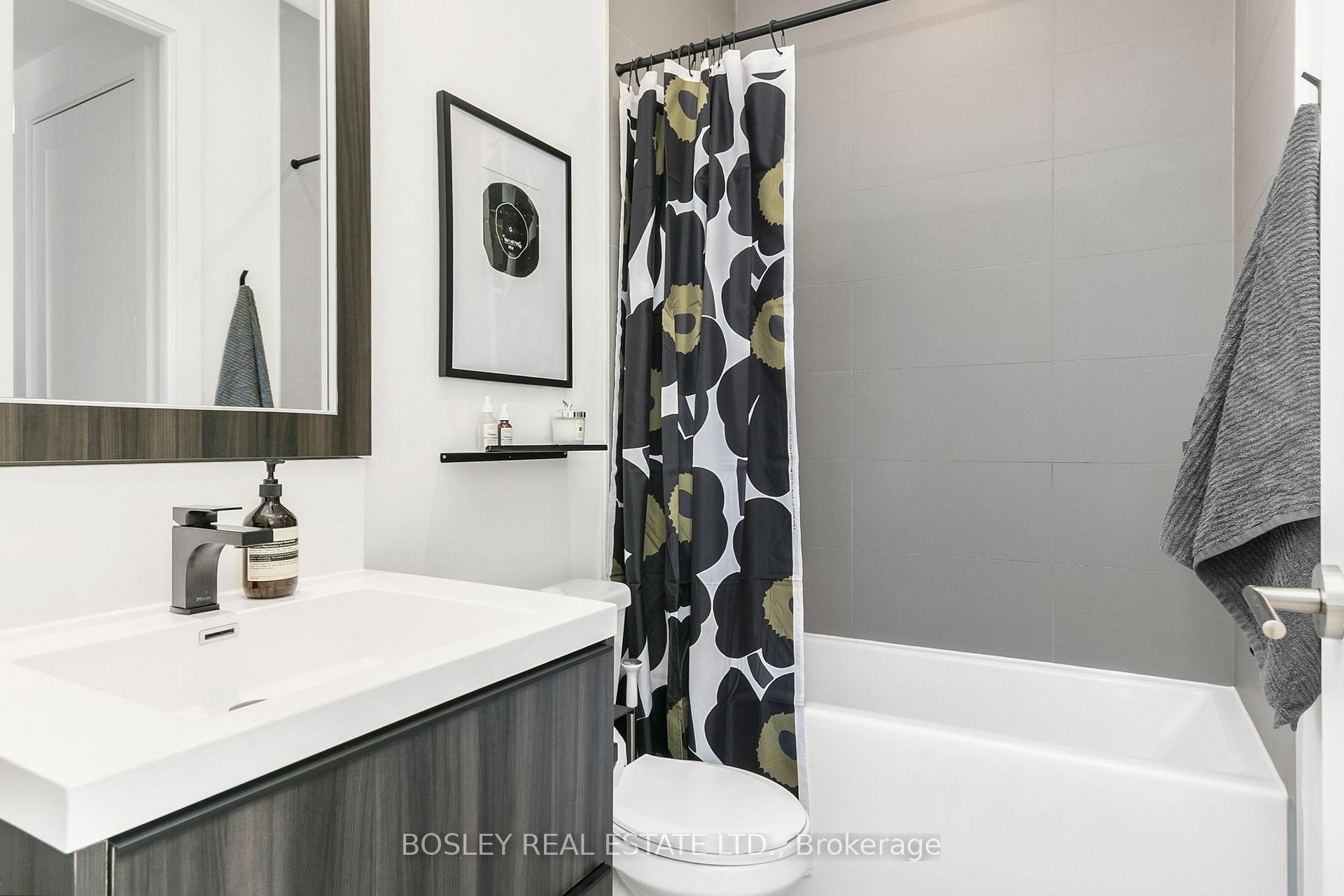 2 Bedrooms Condo at 80 Vanauley, Toronto For sale