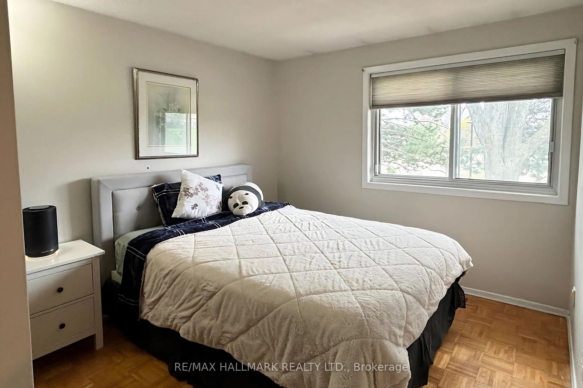 3 Bedrooms Condo at 6679 Shelter Bay, Mississauga For sale