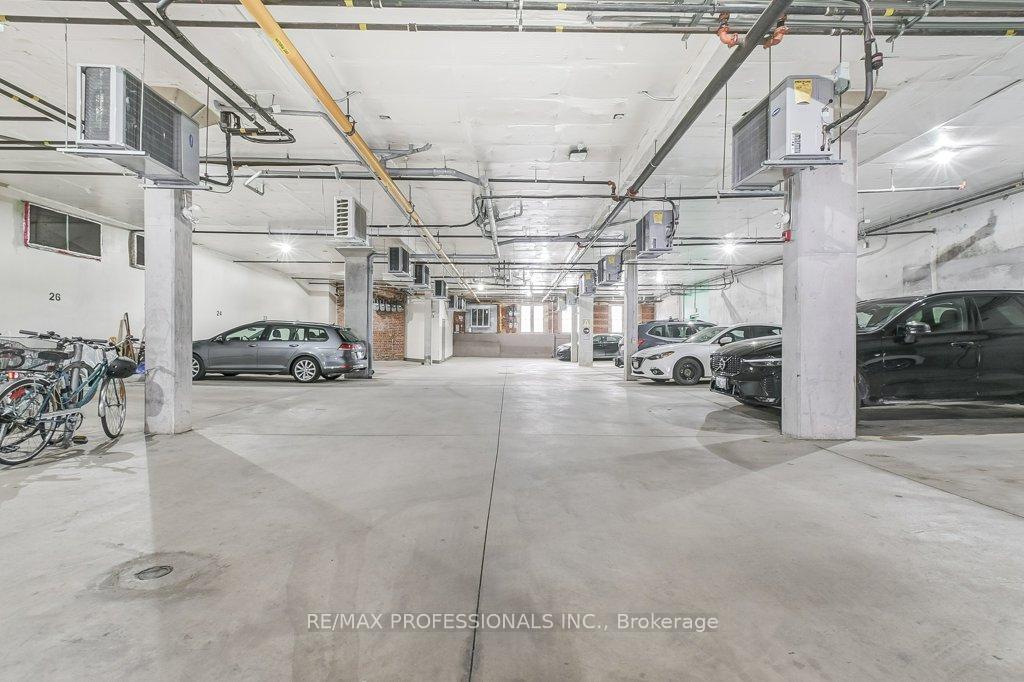 2 Bedrooms Condo at 152 Annette,  Toronto For sale