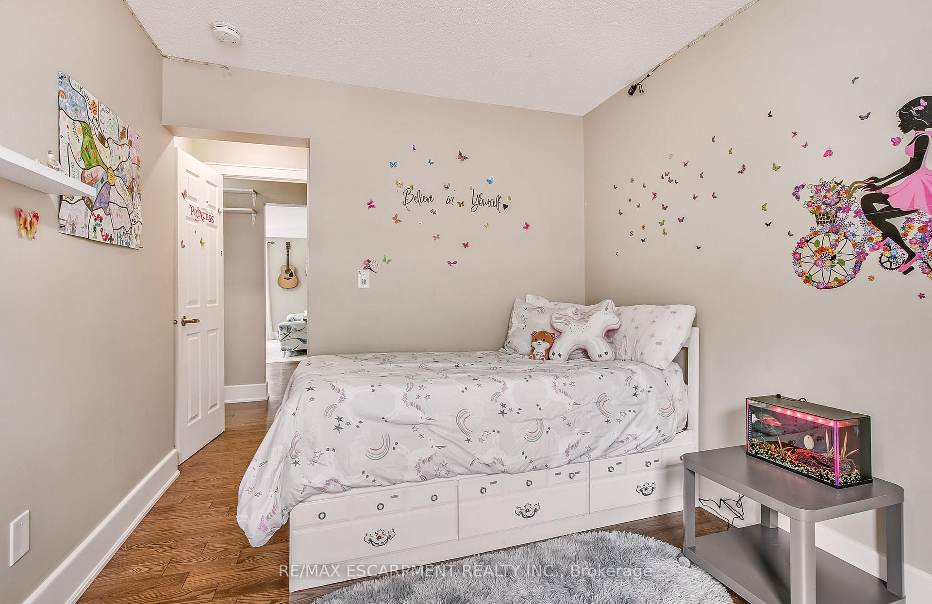 2 Bedrooms Condo at 25 Mountwood, Hamilton For sale