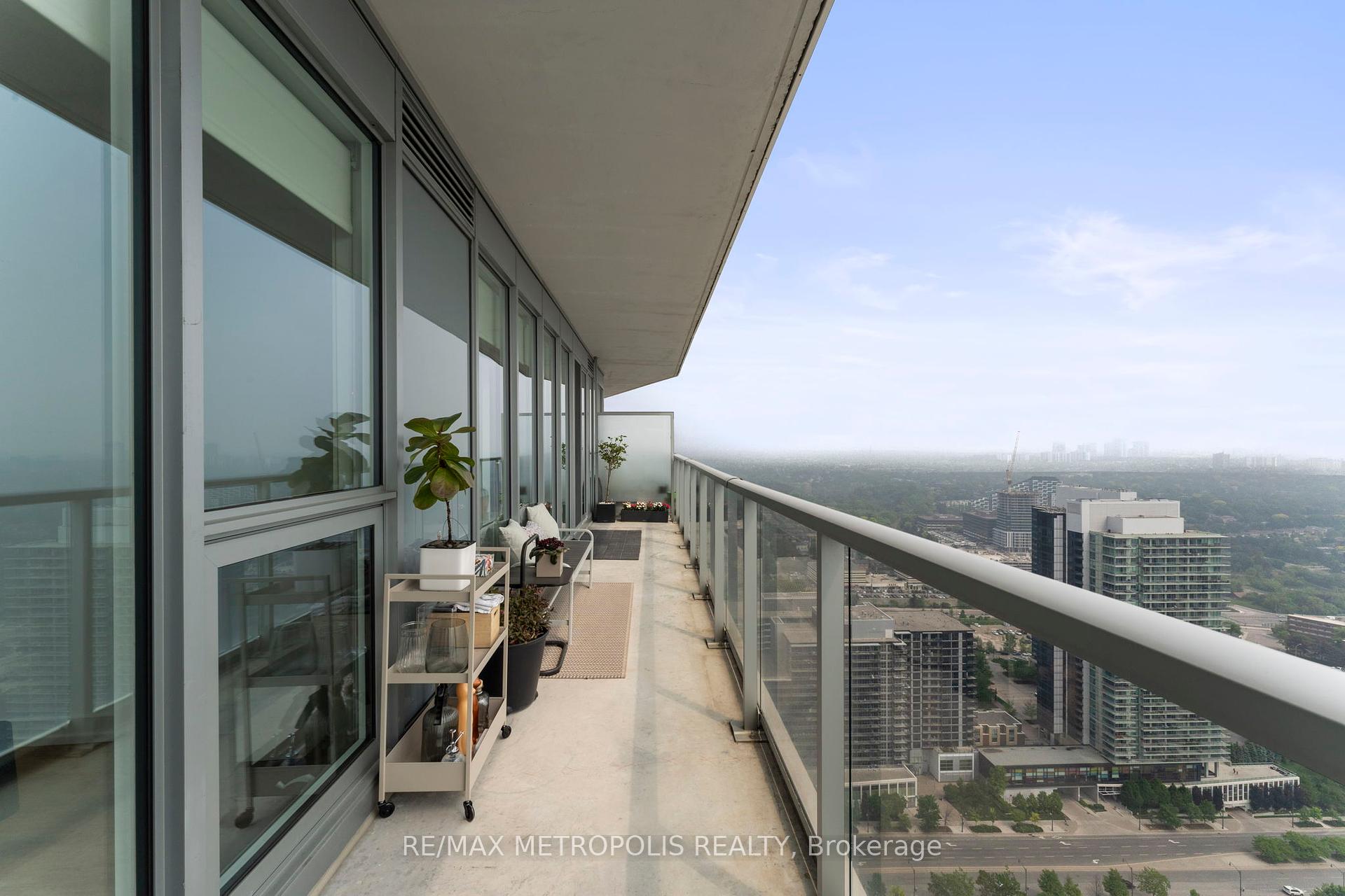 2 Bedrooms Condo at 117 McMahon, Toronto For sale