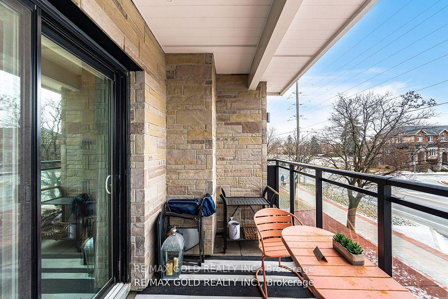 2 Bedrooms Condo at 320 Plains,  Burlington For sale