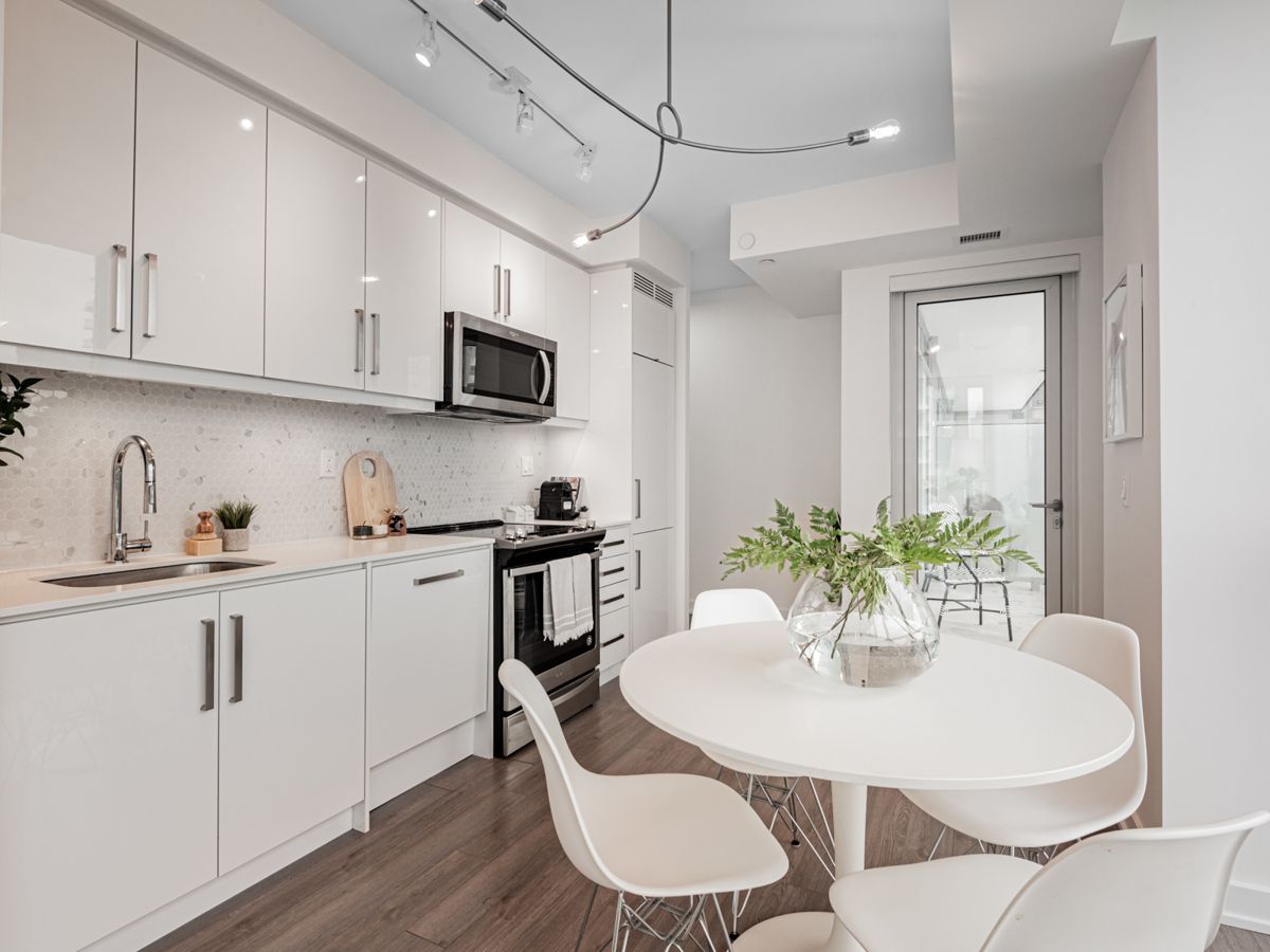 5180 Yonge Street 1107