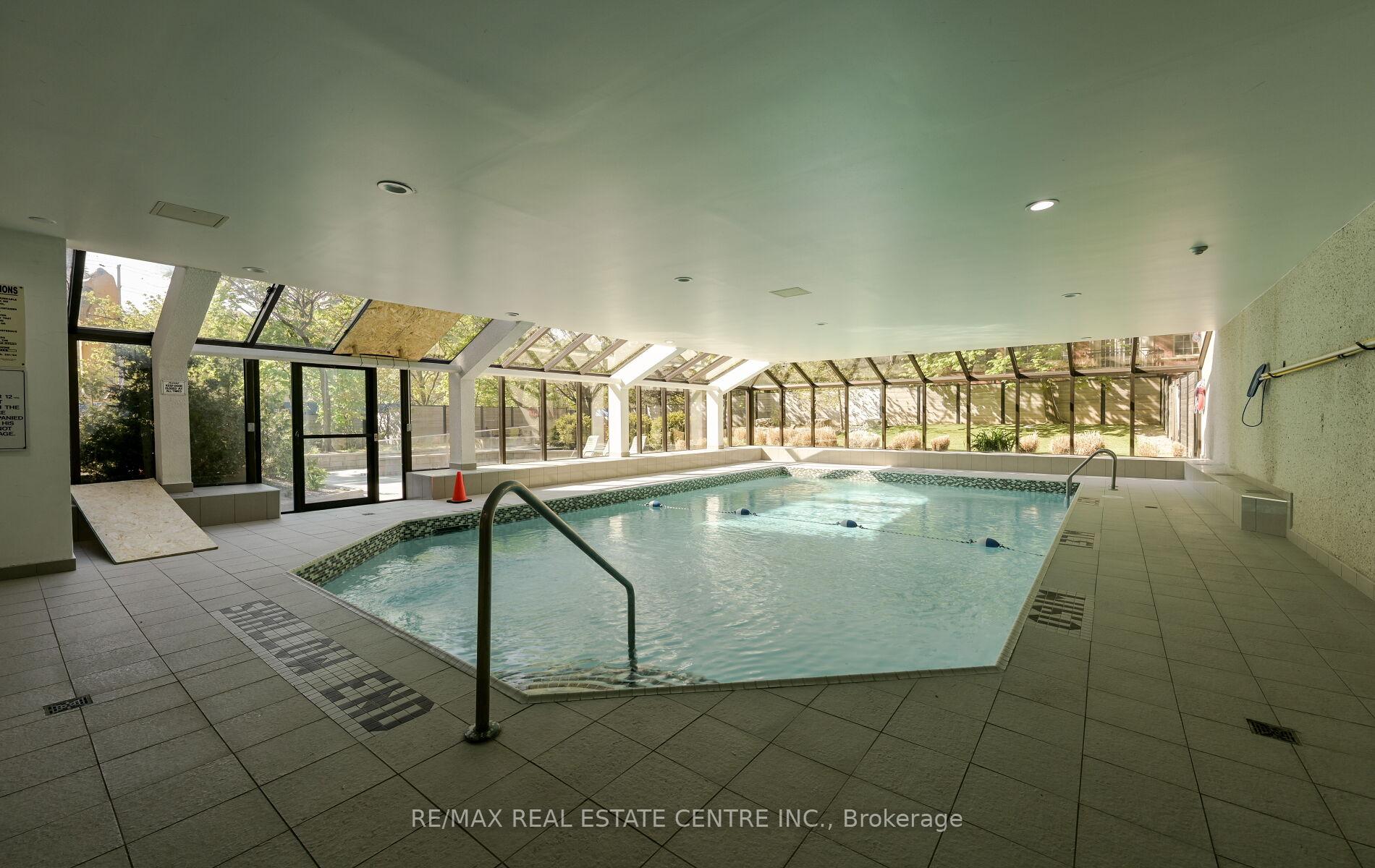 3 Bedrooms Condo at 200 Robert Speck, Mississauga For sale