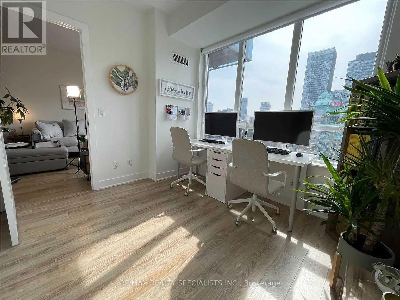 2 Bedrooms Condo at 28 Linden, Toronto For sale