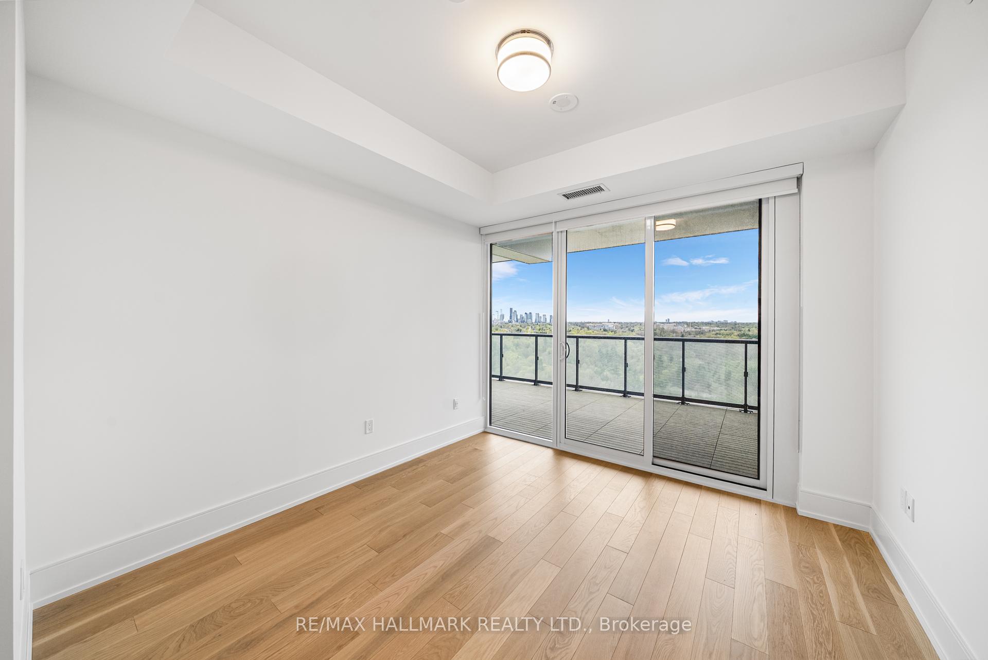 3 Bedrooms Condo at 10 Inn On The Park, Toronto For sale