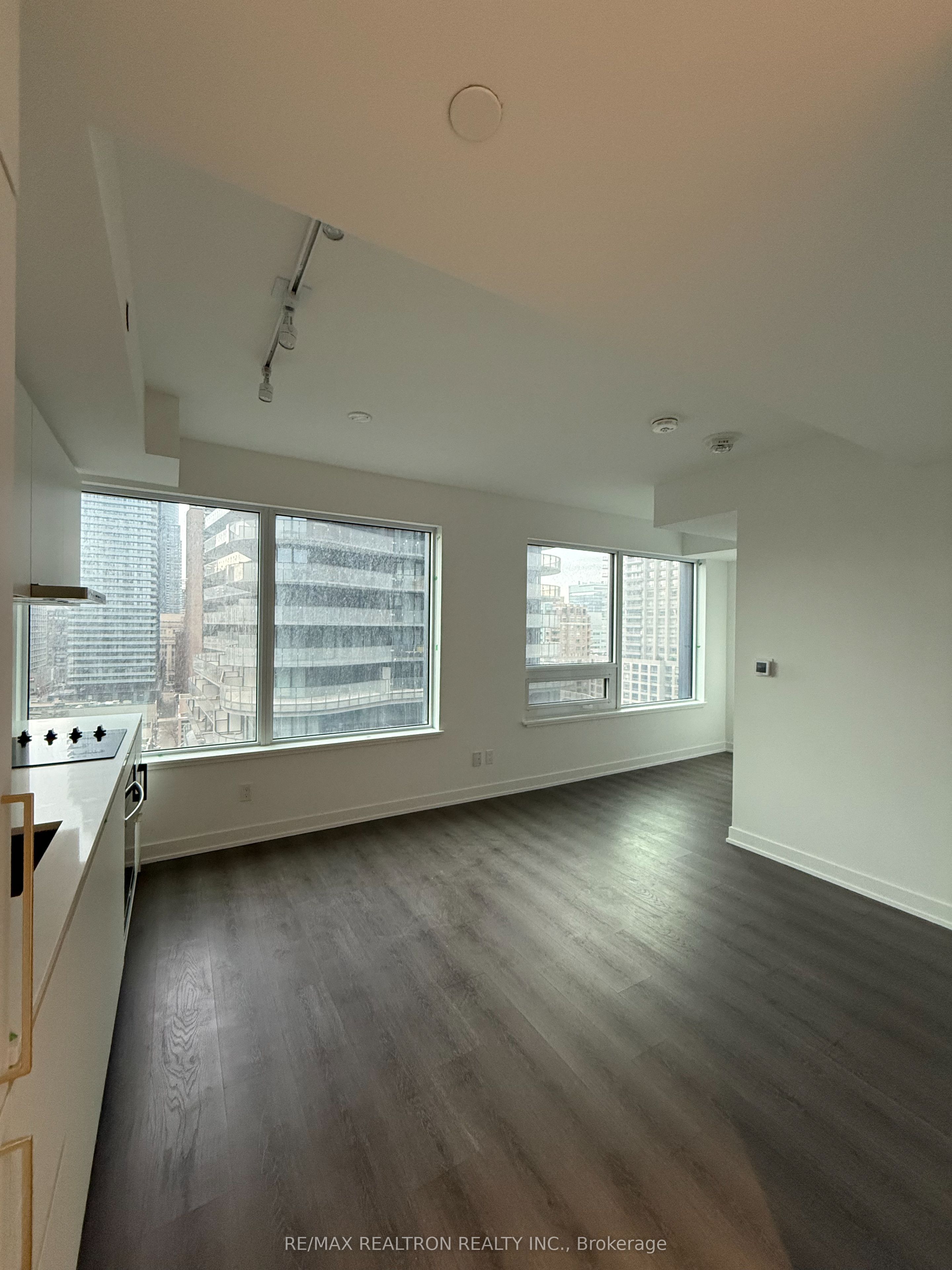 8 Wellesley Street W, #1215