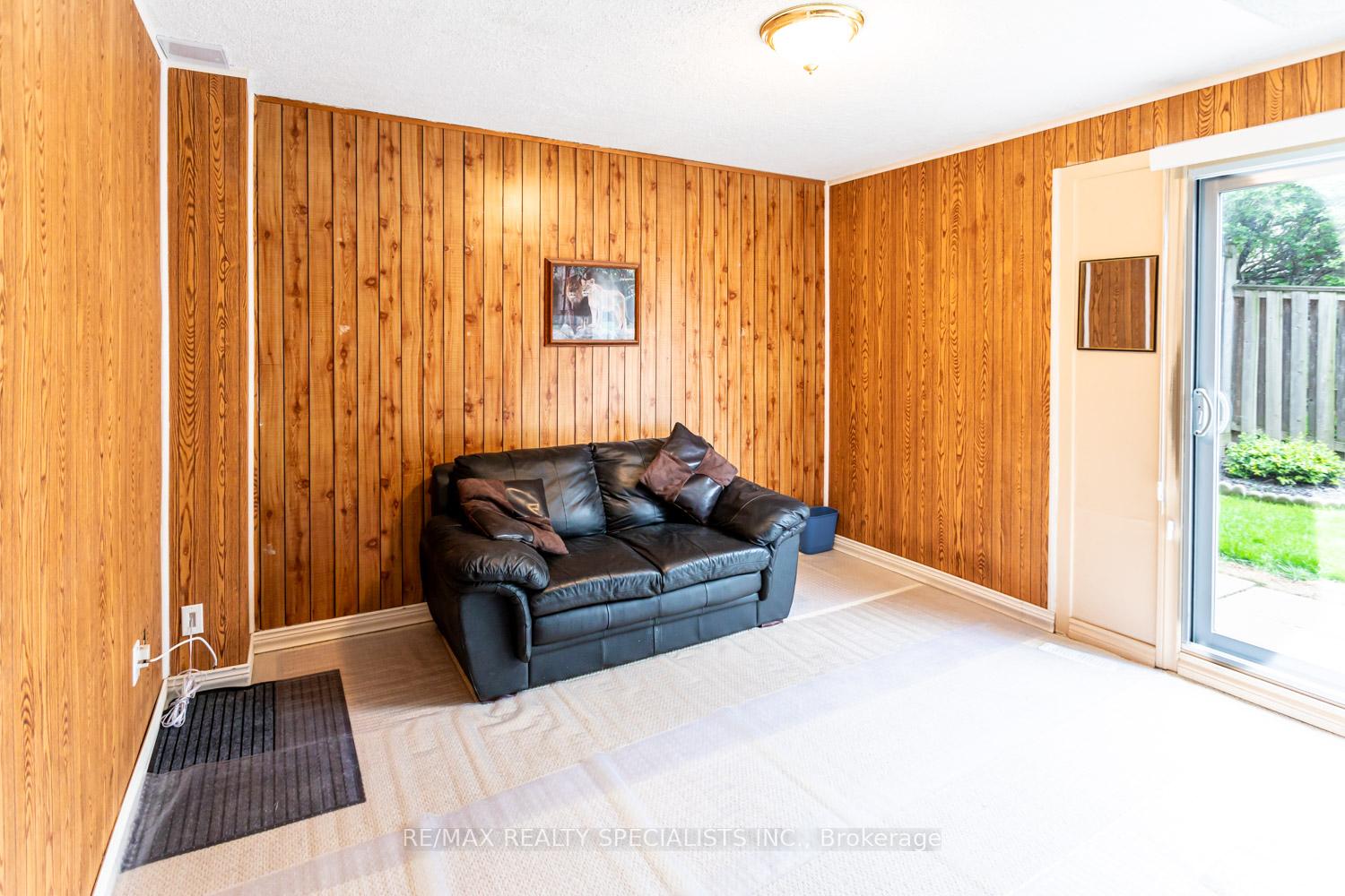 5 Bedrooms Condo at 405 Hyacinthe, Mississauga For sale