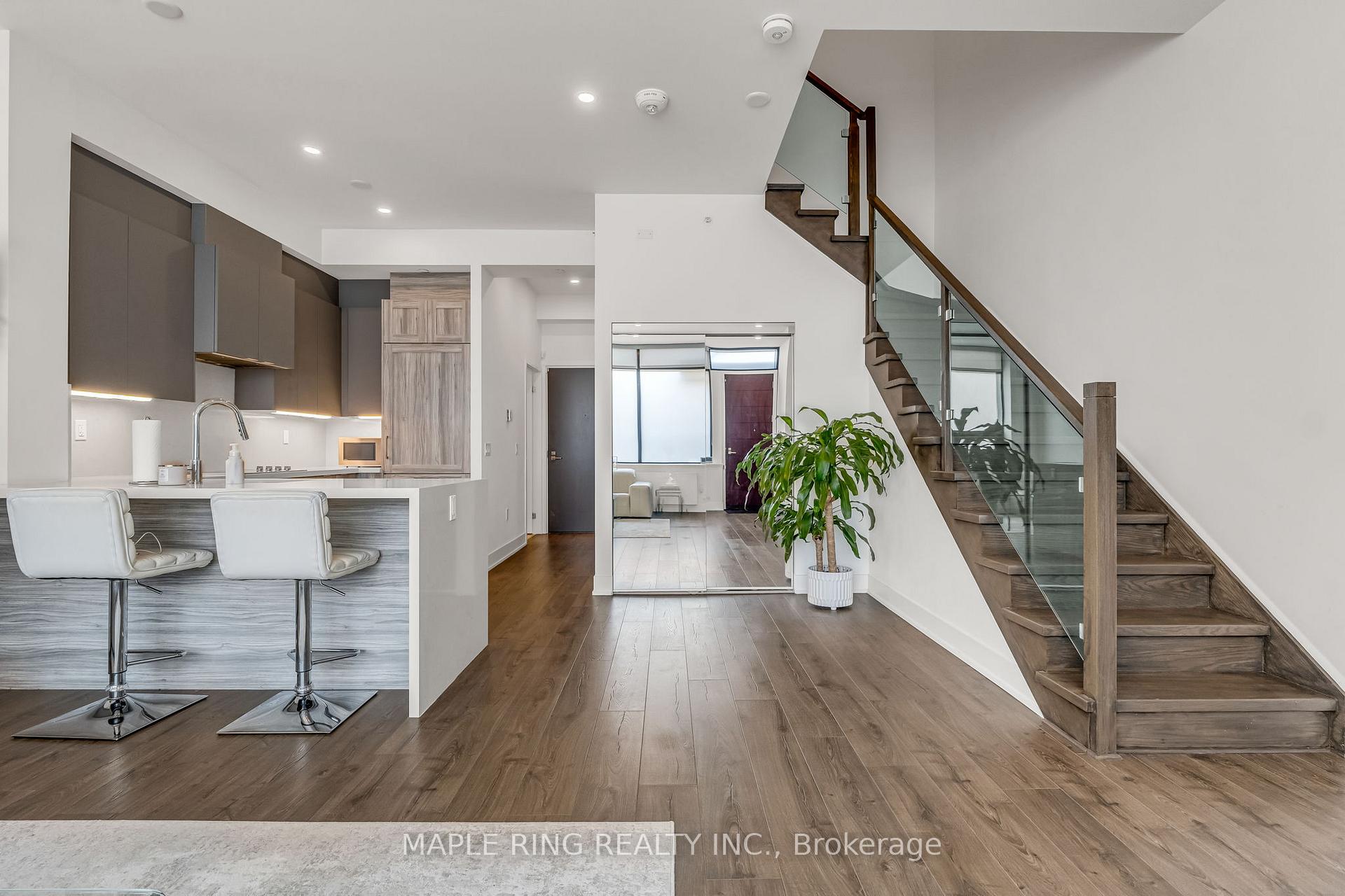 3 Bedrooms Condo at 2908 Highway 7, Vaughan For sale