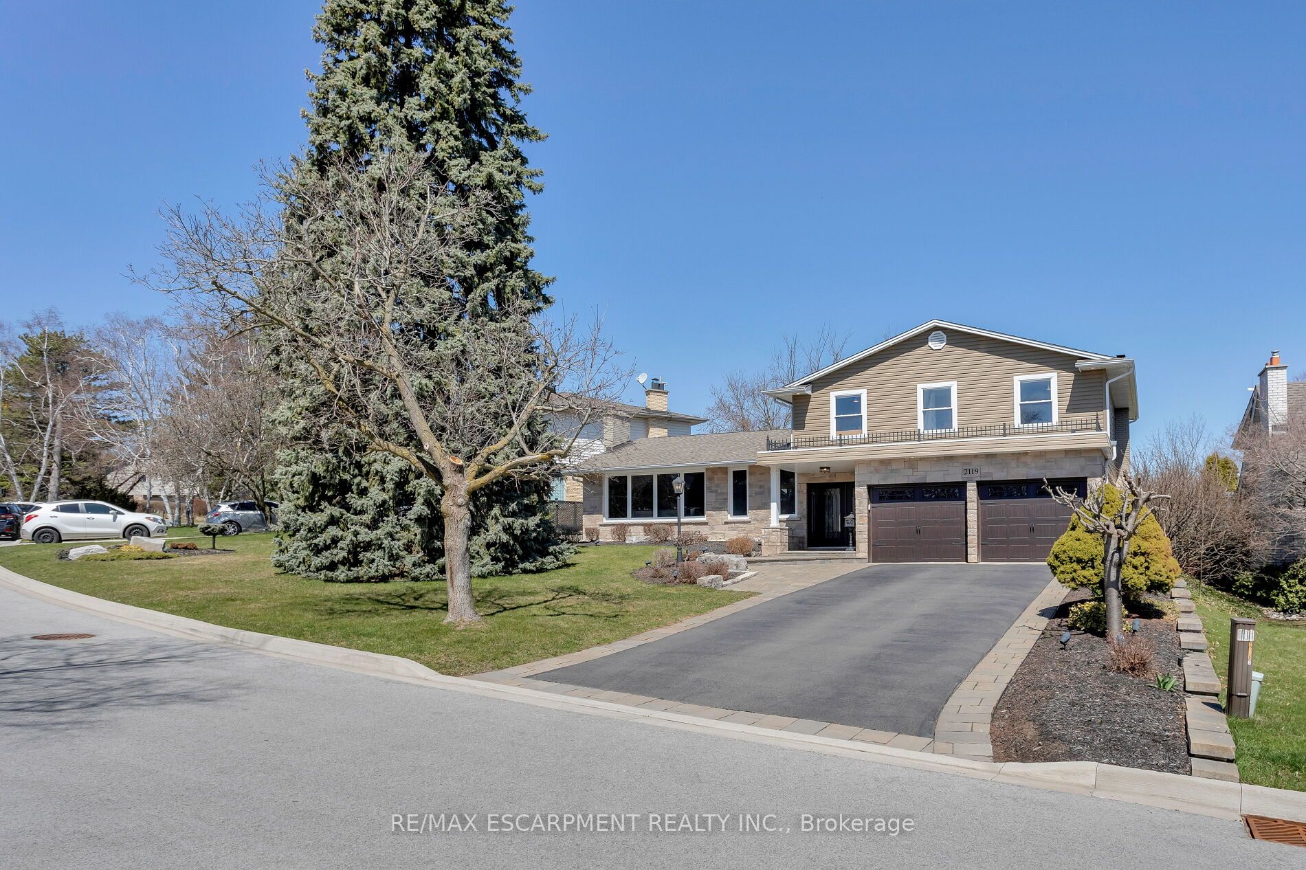 2119 Agincourt Crescent, Burlington, ON L7P 1P3