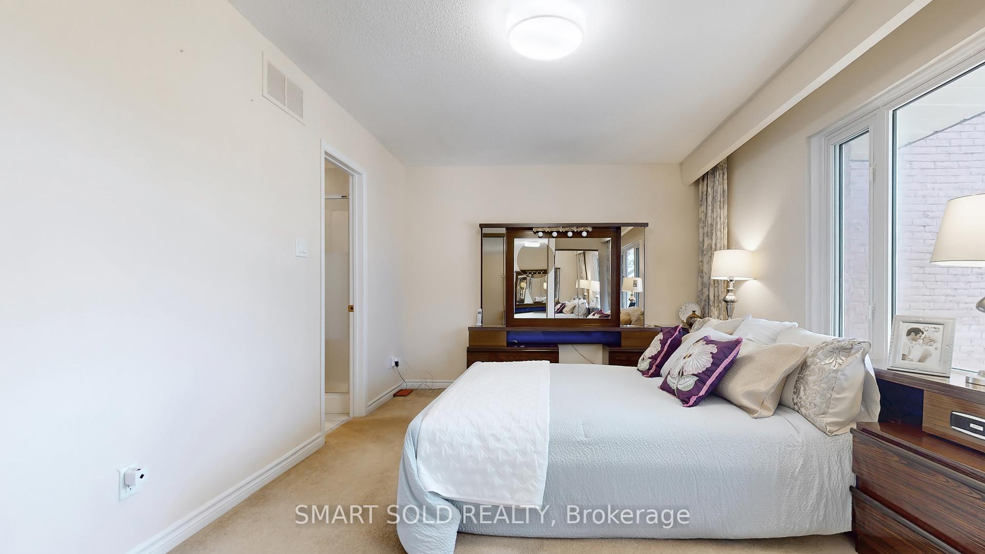 3 Bedrooms Condo at 2606 Midland, Toronto For sale