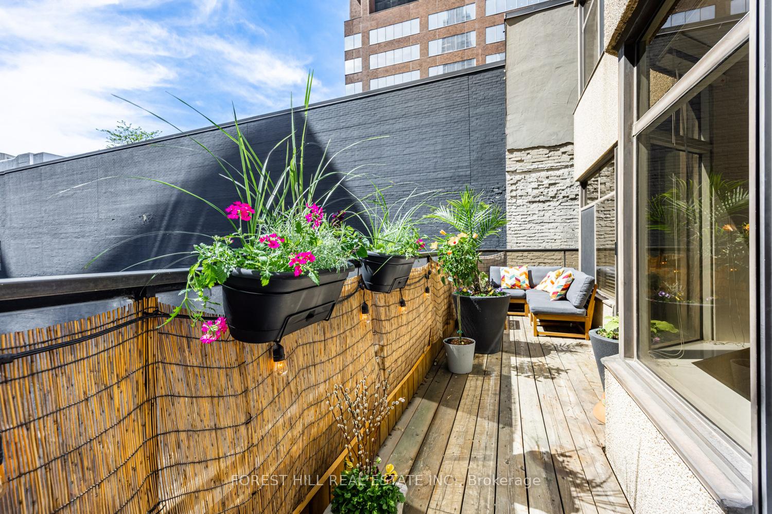 3 Bedrooms Condo at 900 Yonge, Toronto For sale