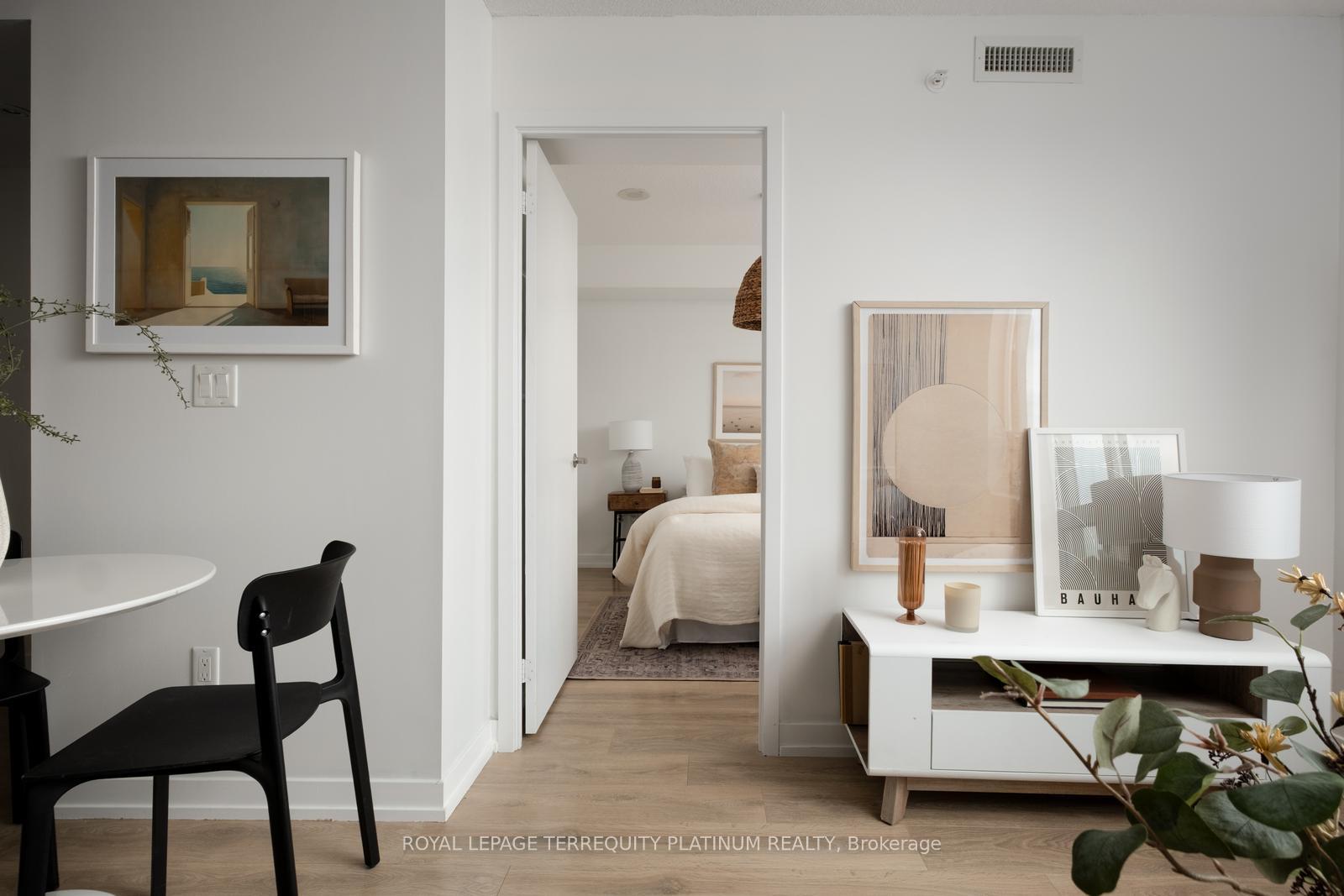 2 Bedrooms Condo at 1420 Dupont, Toronto For sale