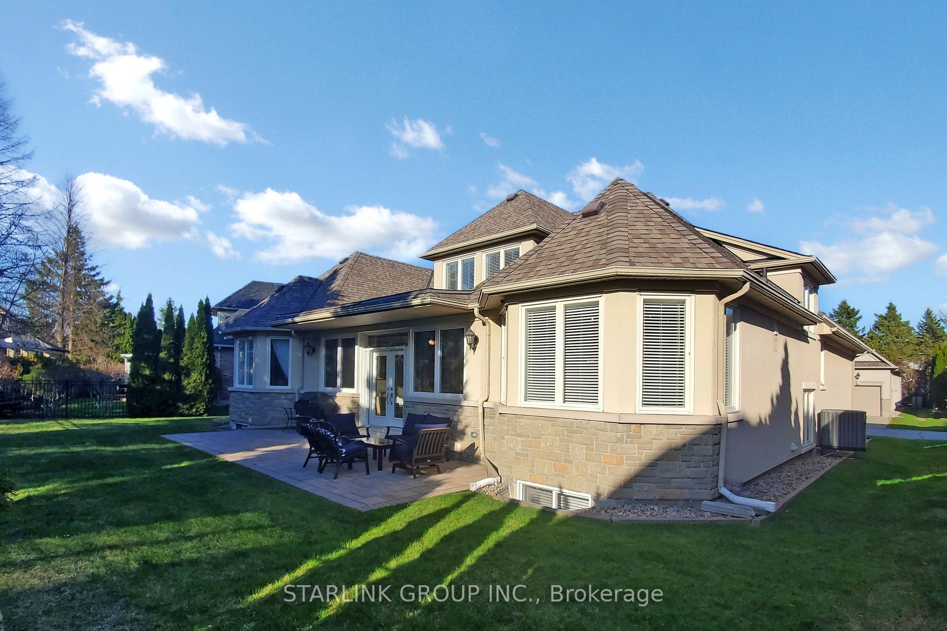 6 Bedrooms Condo at 729 Hidden Grove,  Mississauga For sale