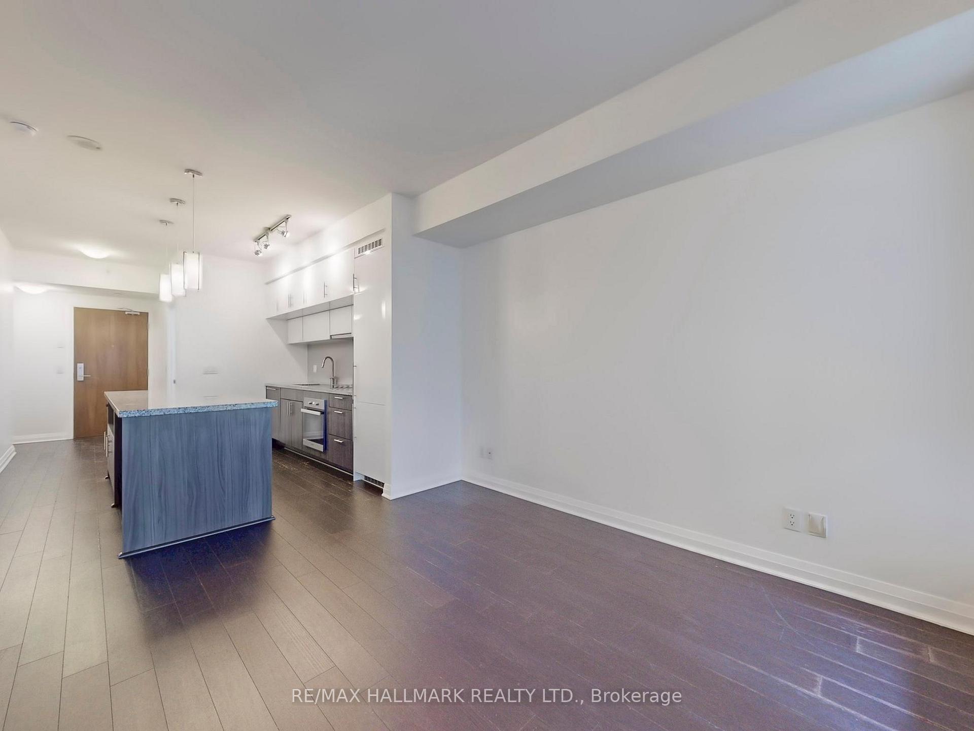 2 Bedrooms Condo at 8 Mercer, Toronto For sale