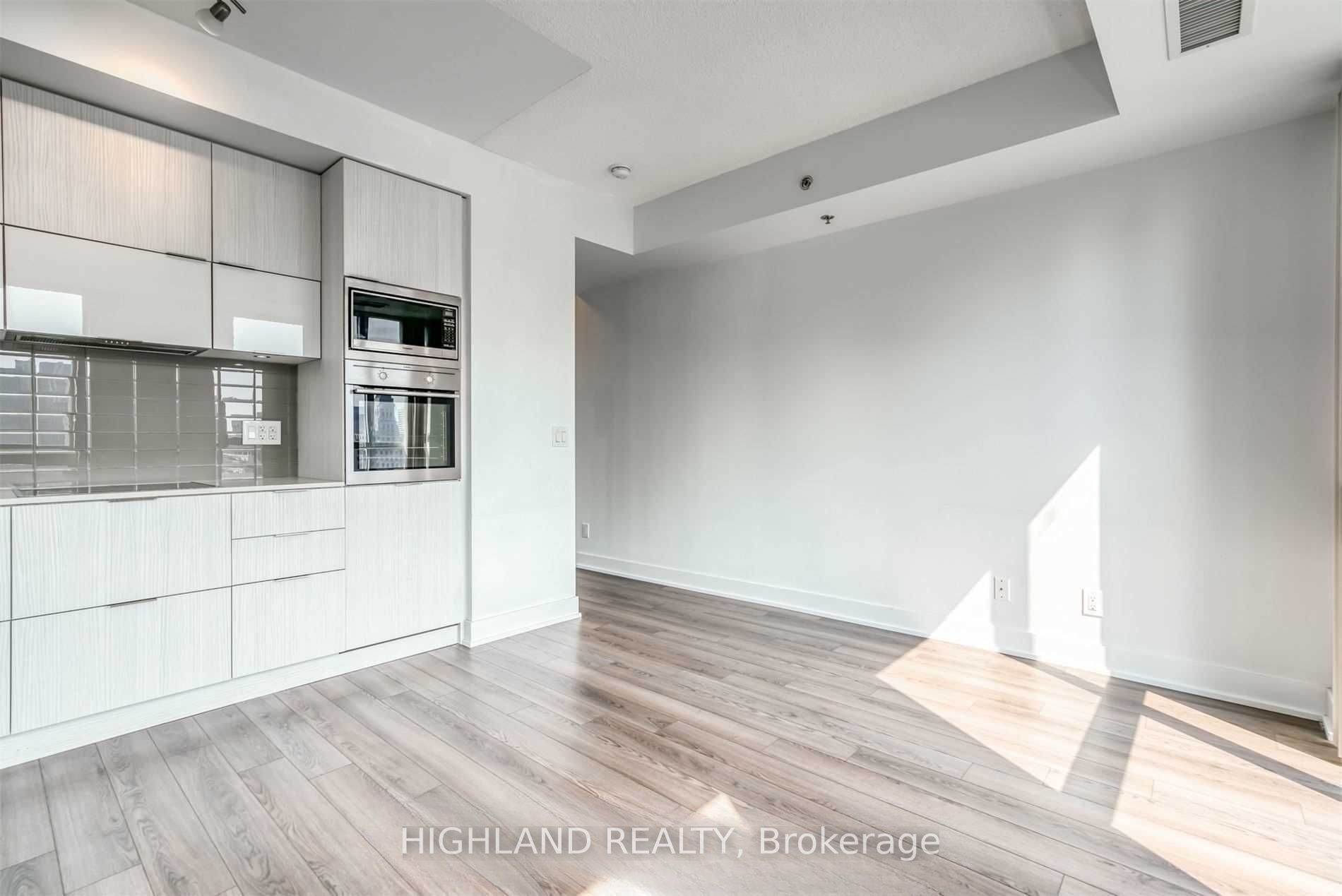 318 Richmond Street W, #1705