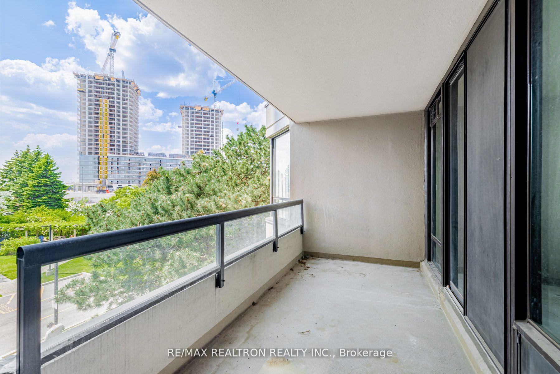 2 Bedrooms Condo at 7440 Bathurst,  Vaughan For sale
