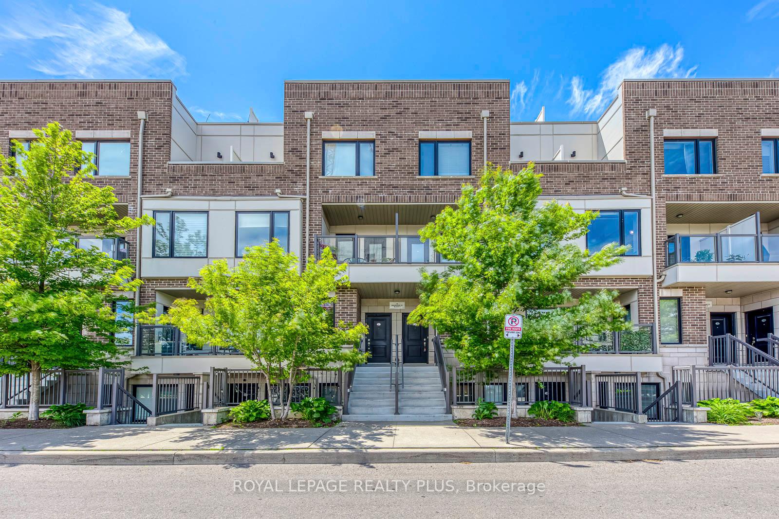 2 Bedrooms Condo at 10 Drummond, Toronto For sale