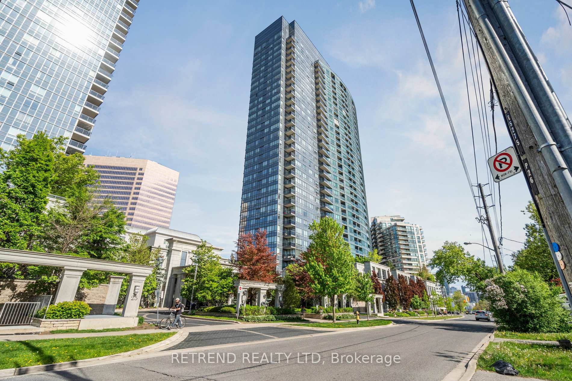 2 Bedrooms Condo at 15 Greenview, Toronto For sale