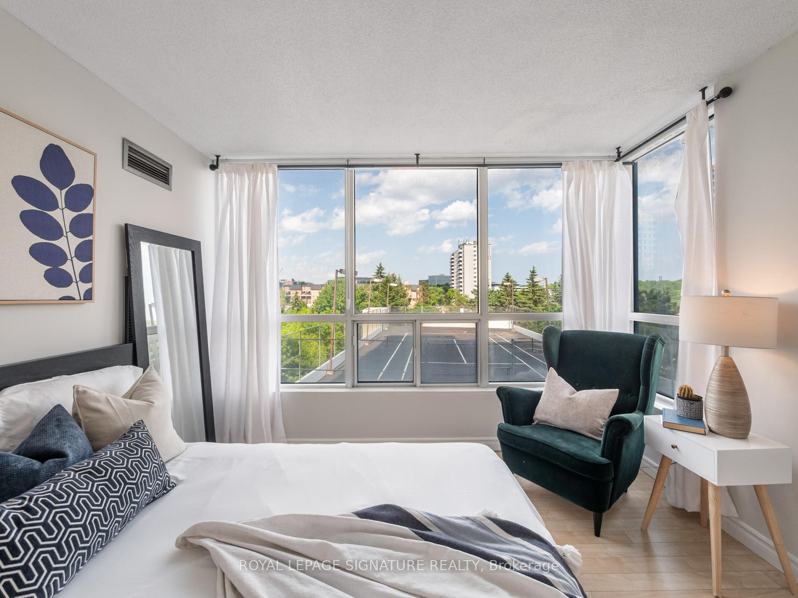 3 Bedrooms Condo at 3050 Ellesmere, Toronto For sale