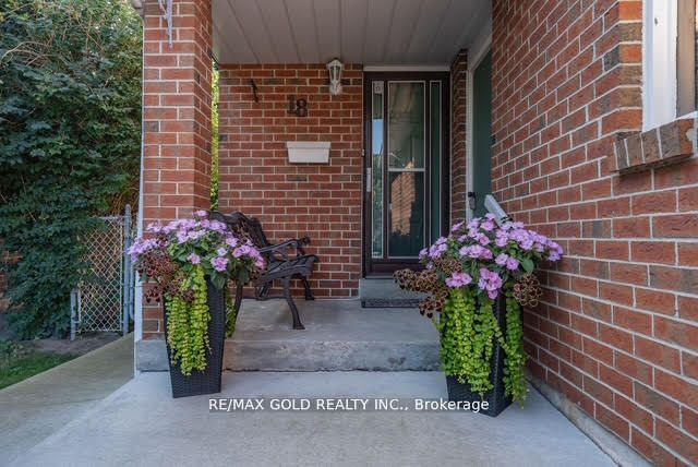 18 Luminous Court, Brampton, ON L6Z 2B3