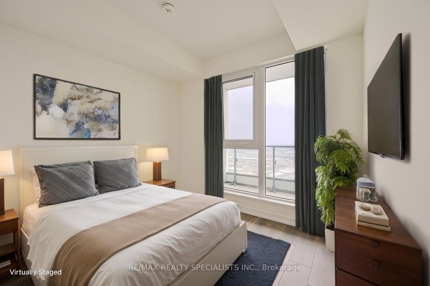 2 Bedrooms Condo at 5 BUTTERMILL, Vaughan For sale