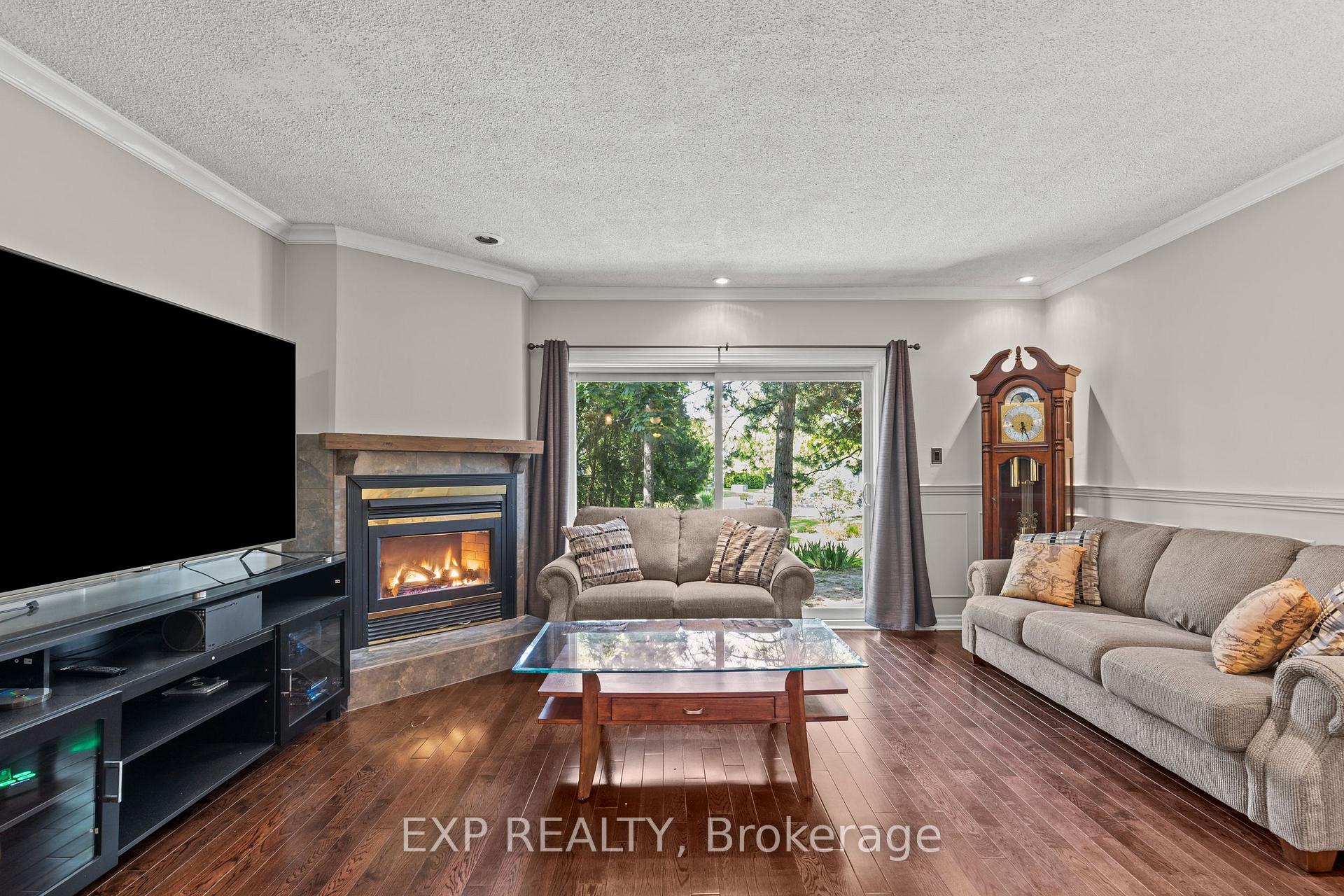 3 Bedrooms Condo at 2205 South Millway, Mississauga For sale