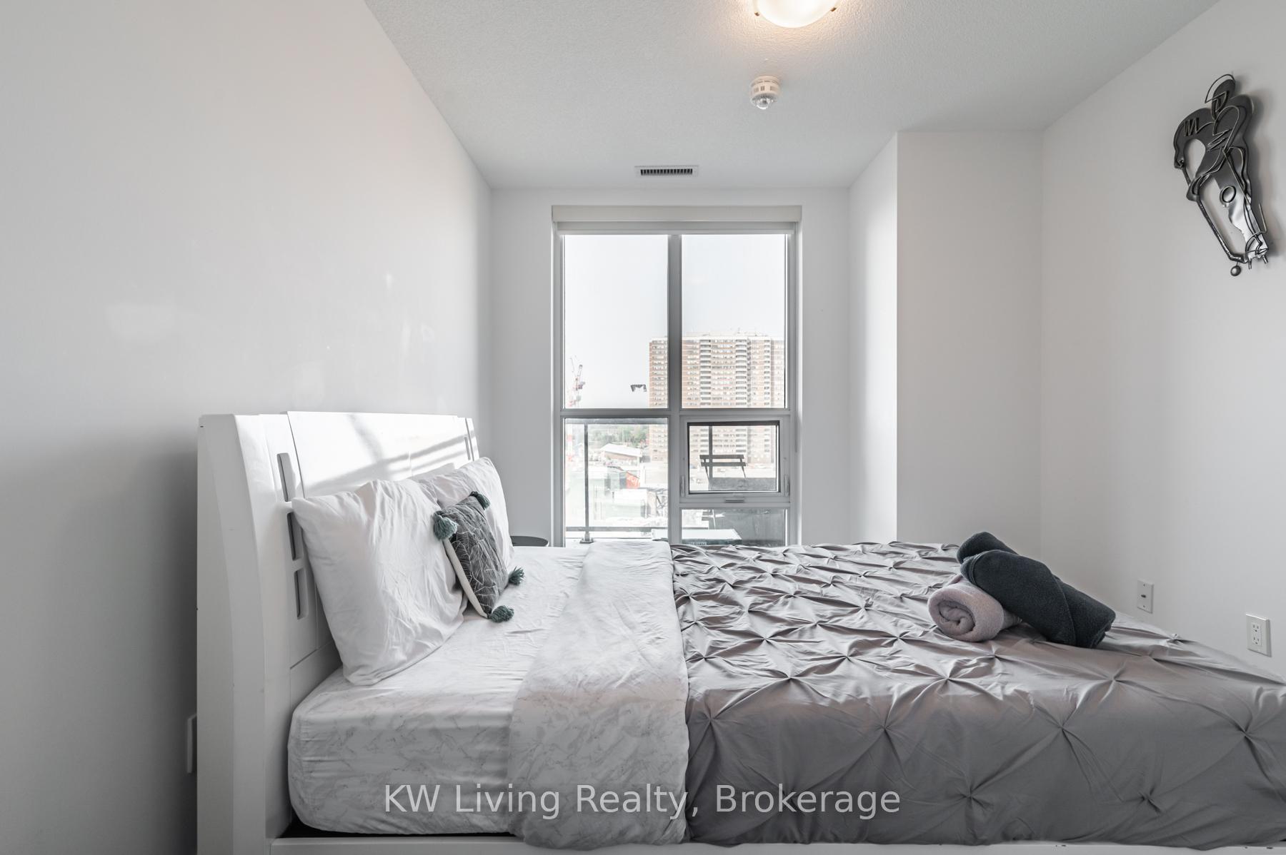 2 Bedrooms Condo at 8 Trent, Toronto For sale