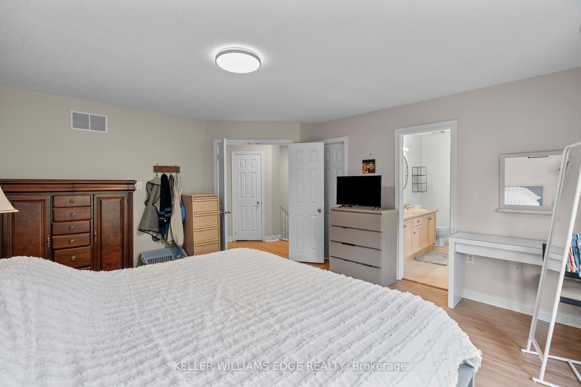 3 Bedrooms Condo at 320 Hamilton, Hamilton For sale