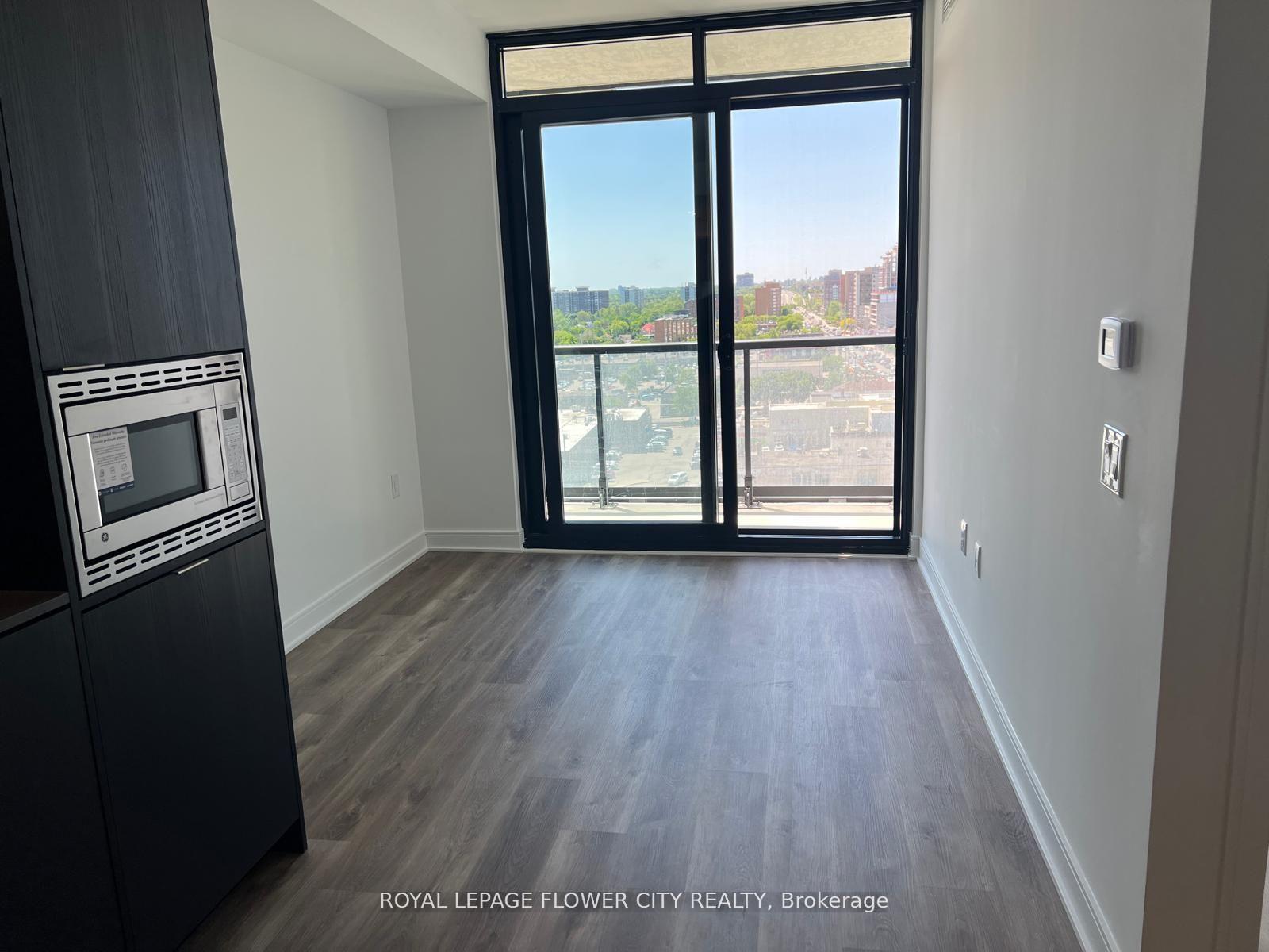 2 Bedrooms Condo at 86 DUNDAS, Mississauga For sale