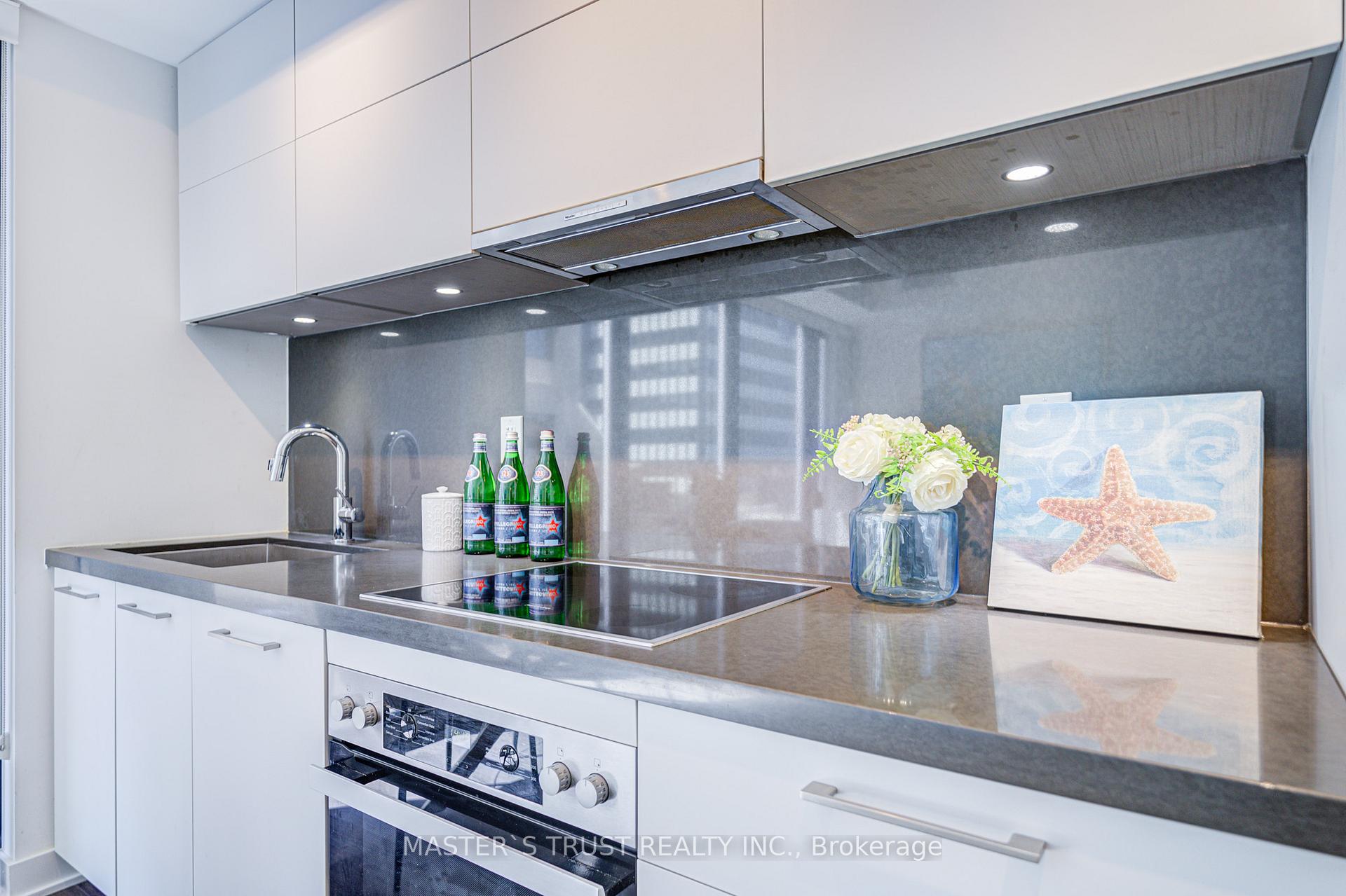 1 Bedroom Condo at 188 Cumberland, Toronto For sale