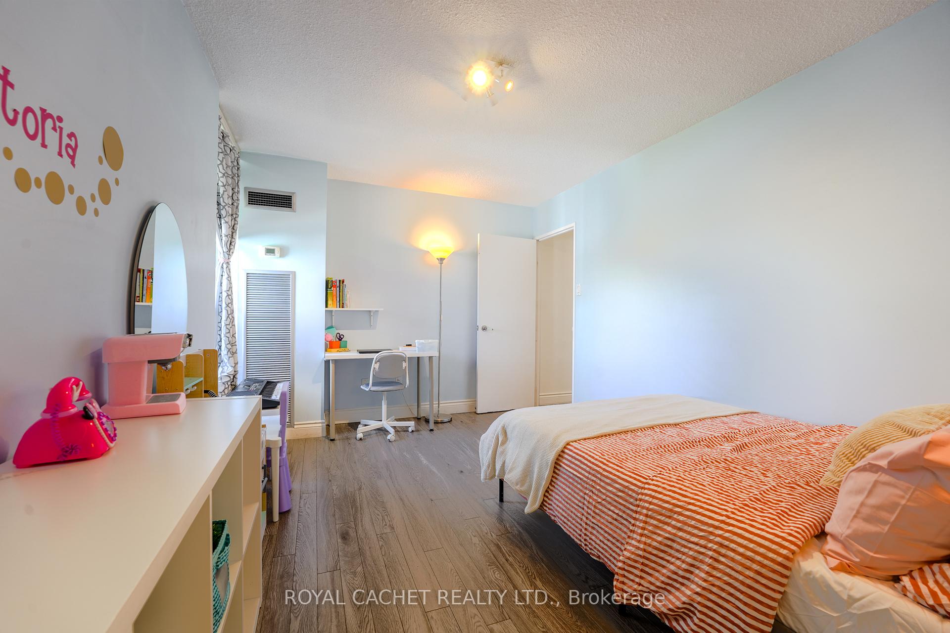 3 Bedrooms Condo at 75 Graydon Hall, Toronto For sale