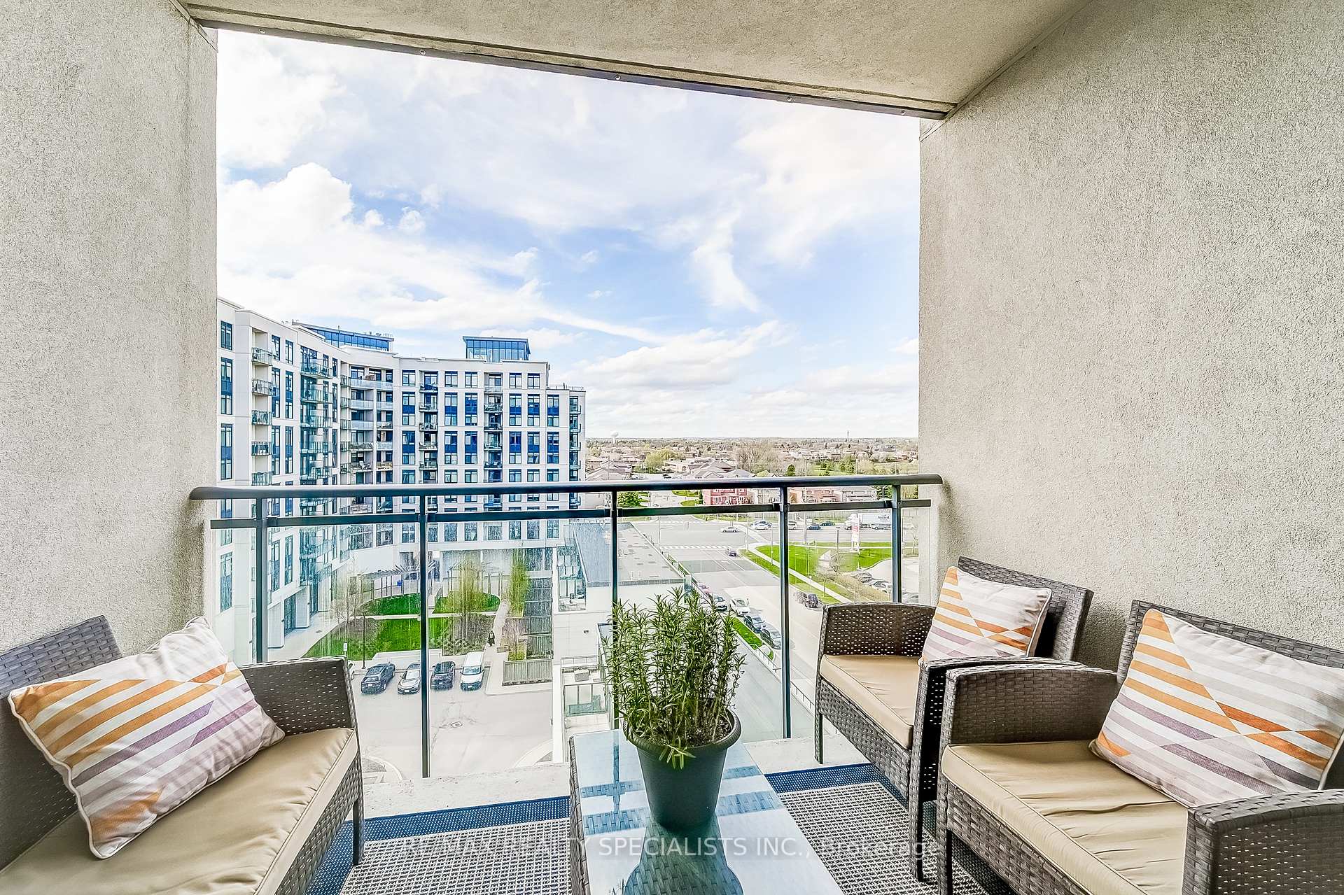 2 Bedrooms Condo at 24 Woodstream,  Vaughan For sale