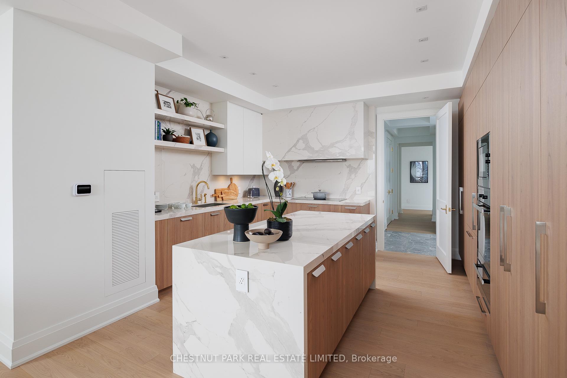 4 Bedrooms Condo at 200 Cumberland,  Toronto For sale