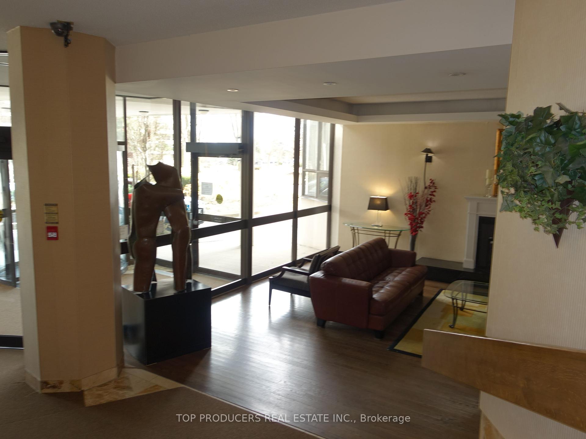 2 Bedrooms Condo at 1333 Bloor,  Mississauga For sale