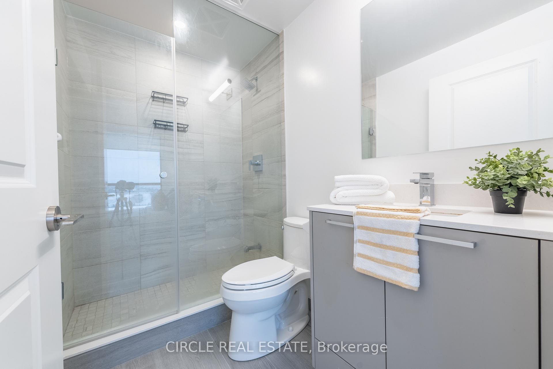 2 Bedrooms Condo at 120 Eagle Rock,  Vaughan For sale