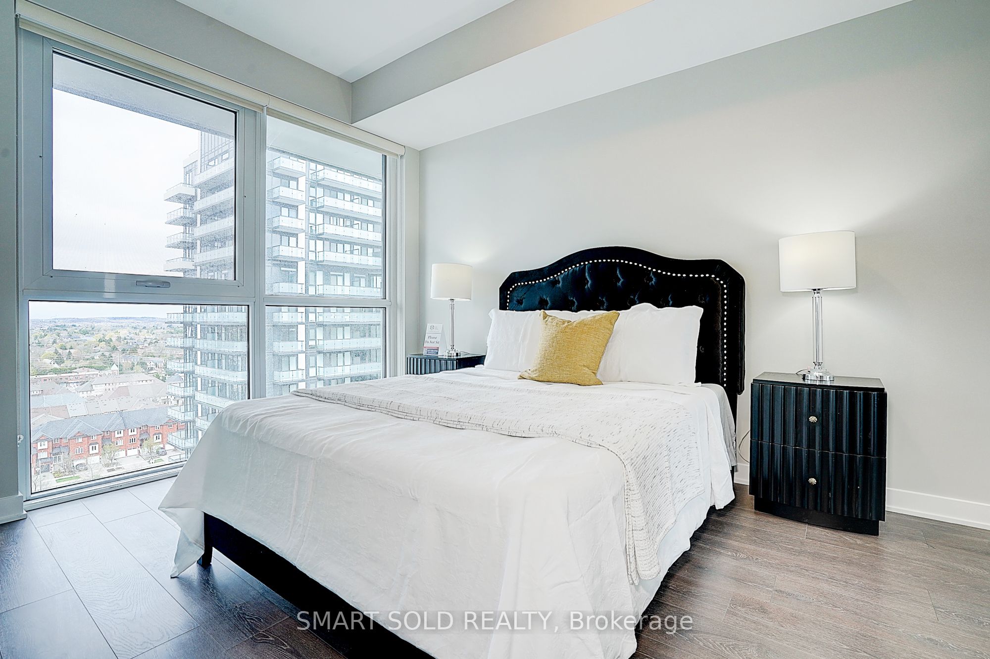 75 Oneida Crescent, #1511