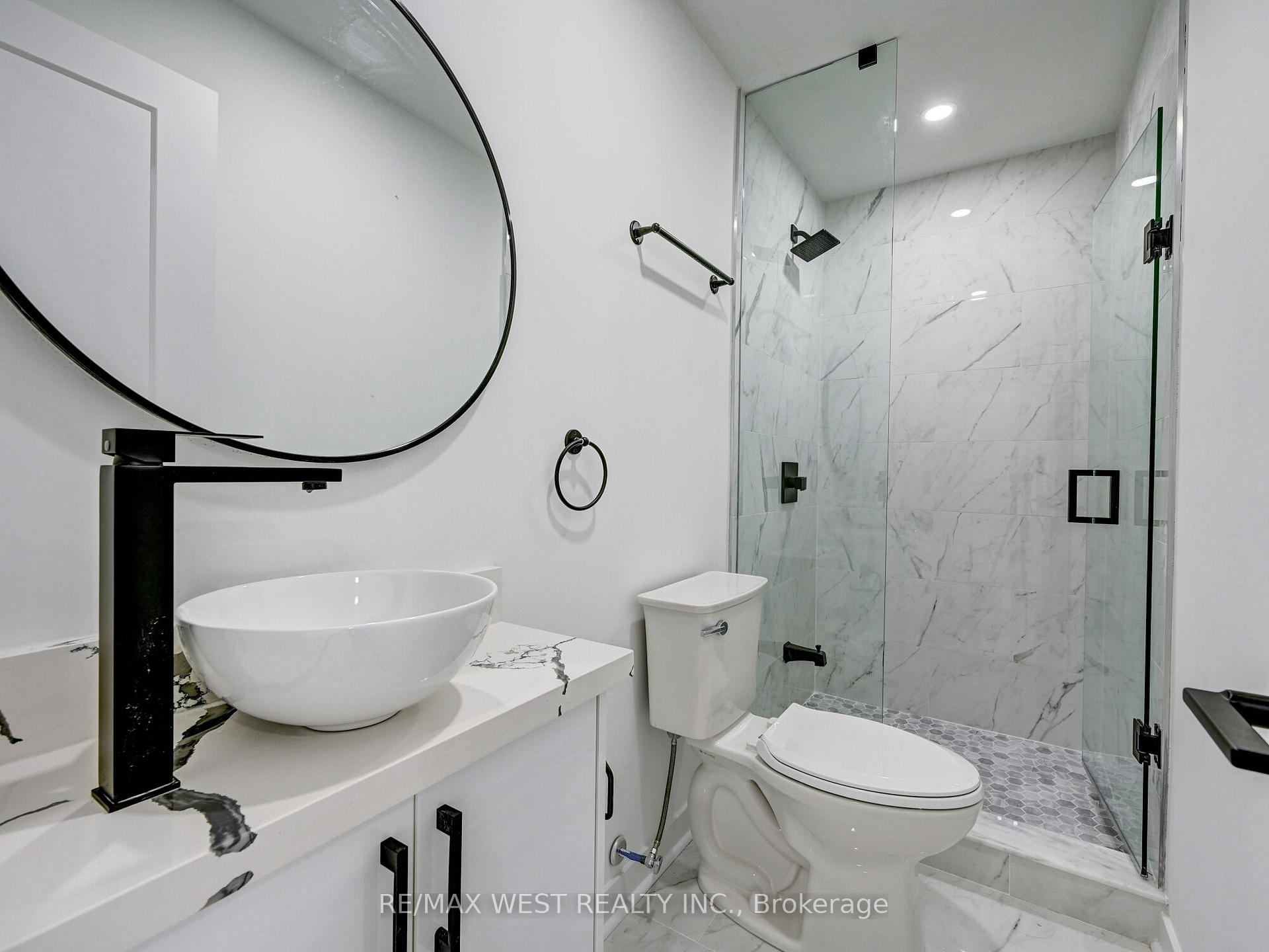 3 Bedrooms Condo at 22 Tandridge, Toronto For sale
