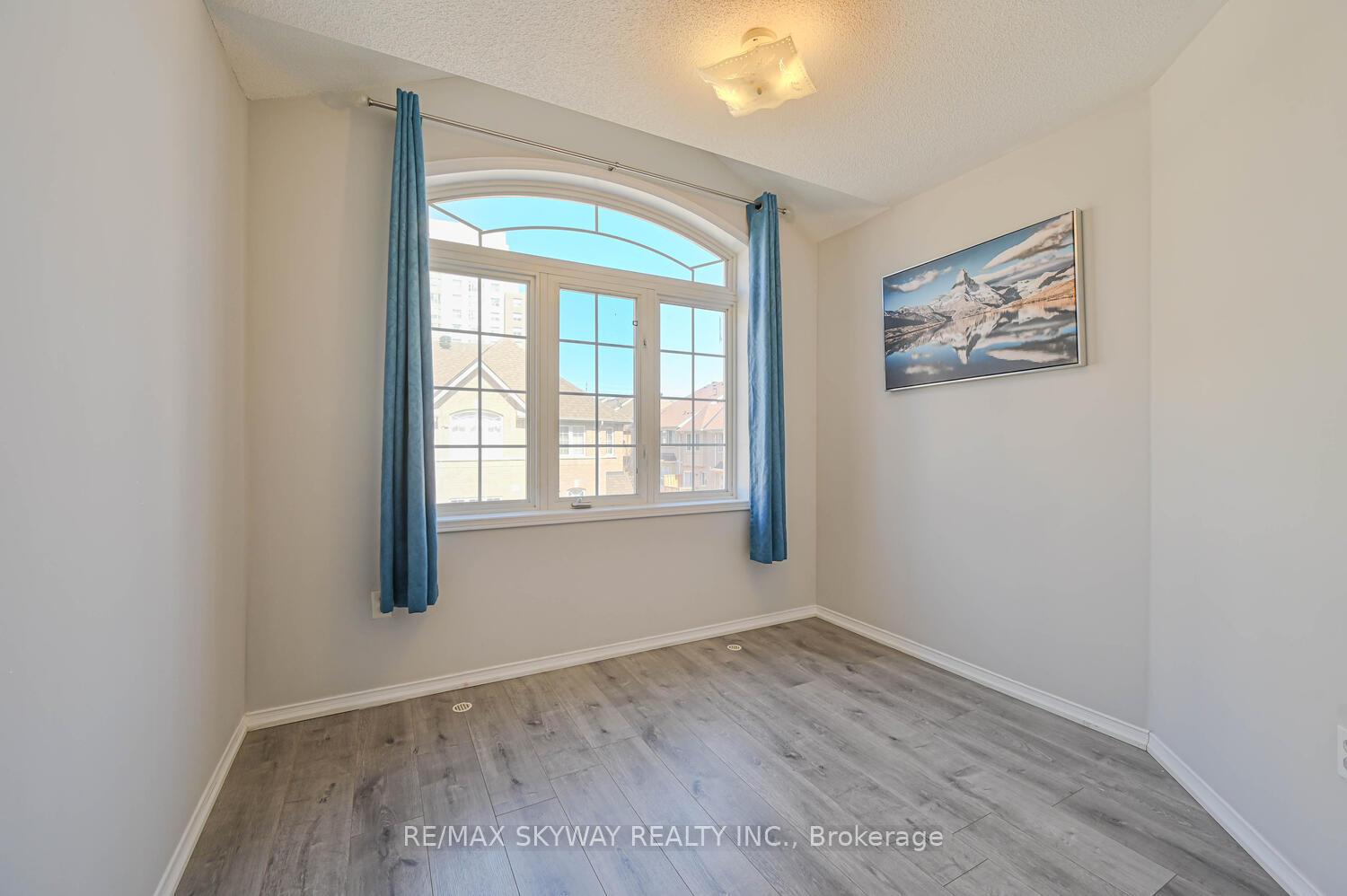 3 Bedrooms Condo at 50 Strathaven,  Mississauga For sale