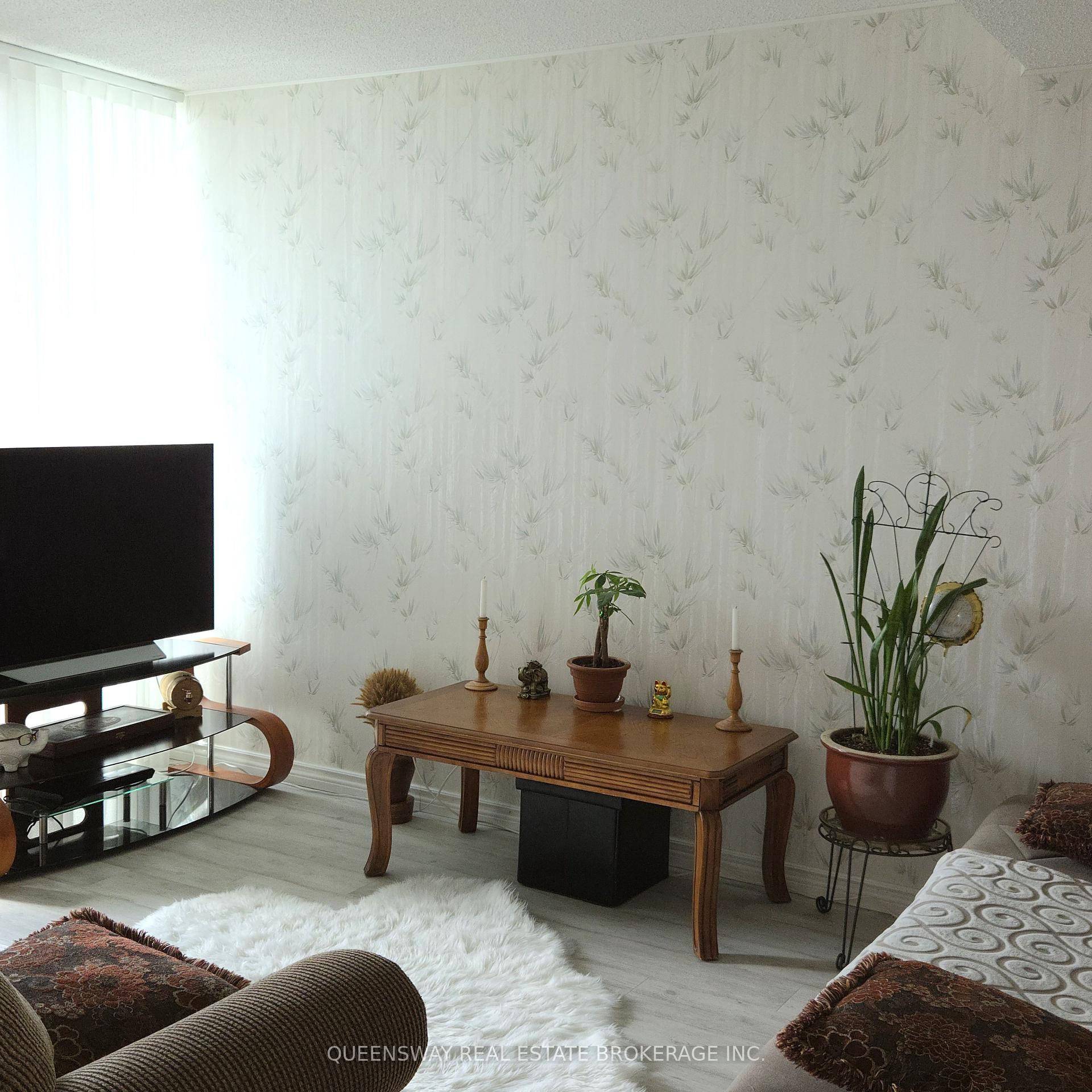 2 Bedrooms Condo at 1 Emerald, Vaughan For sale